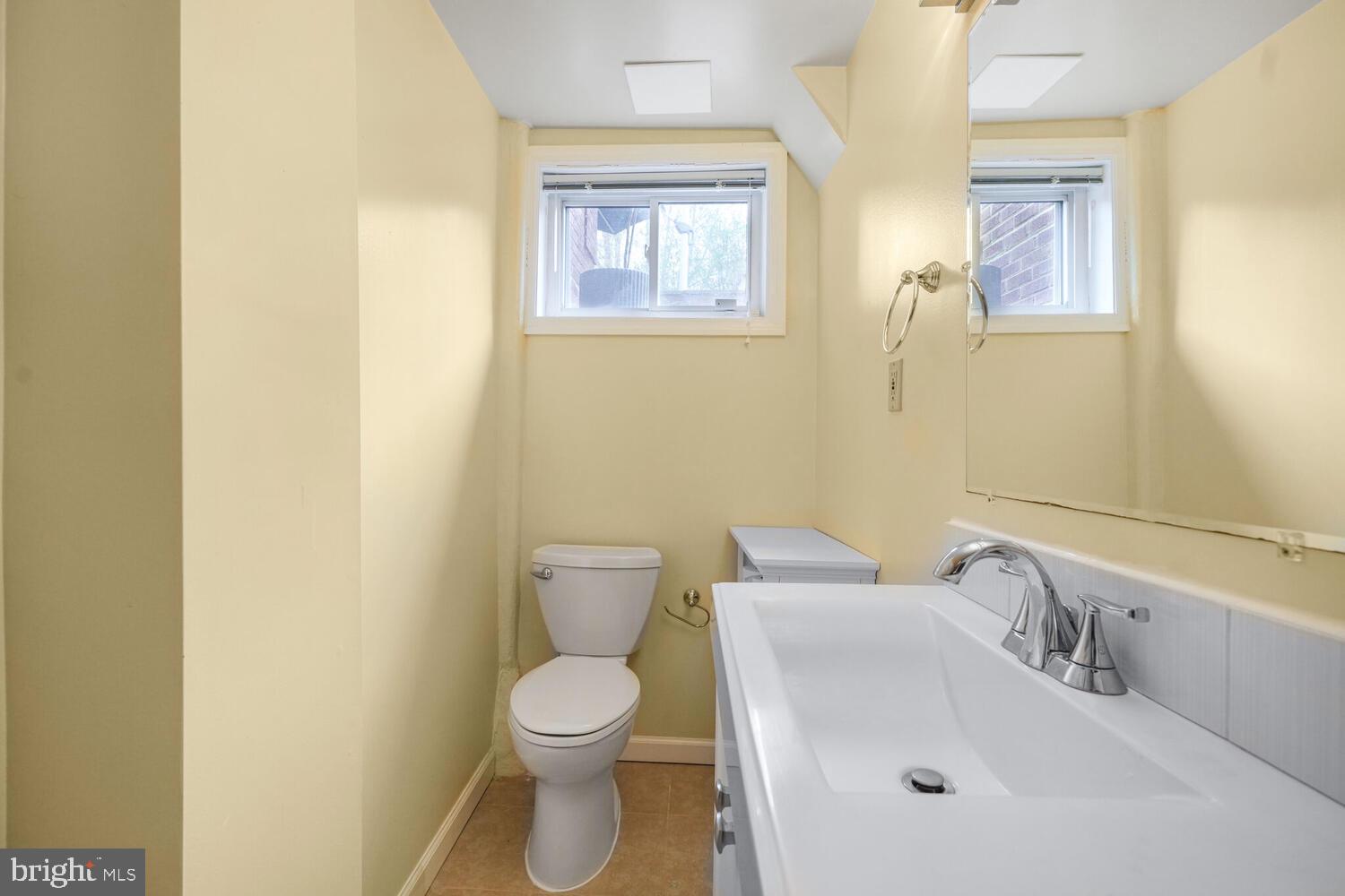 COUNTRY CLUB HILLS - Residential