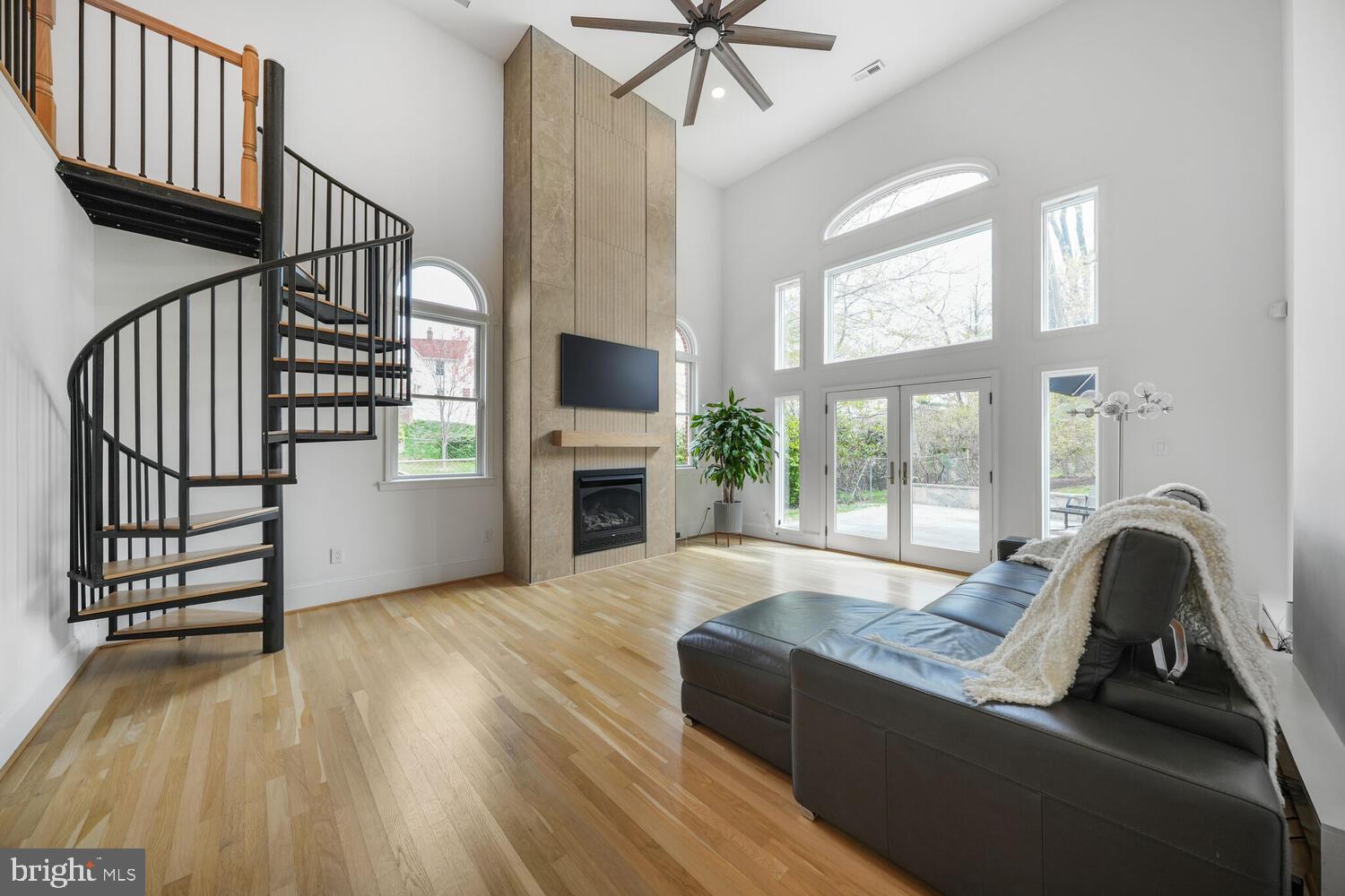 COUNTRY CLUB HILLS - Residential