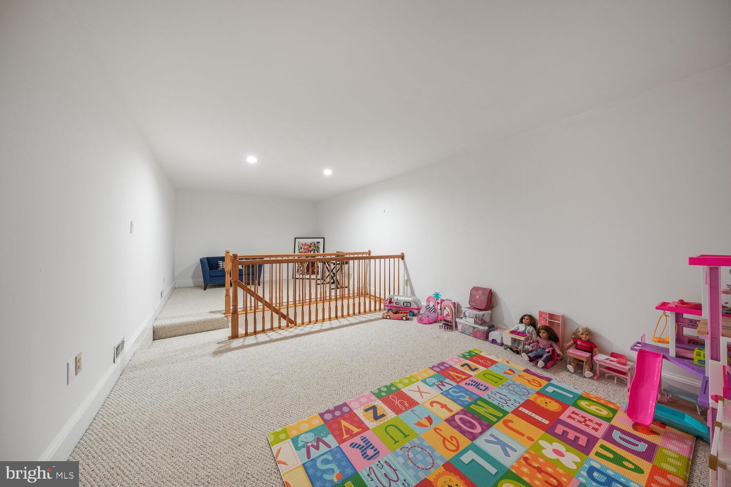 COUNTRY CLUB HILLS - Residential