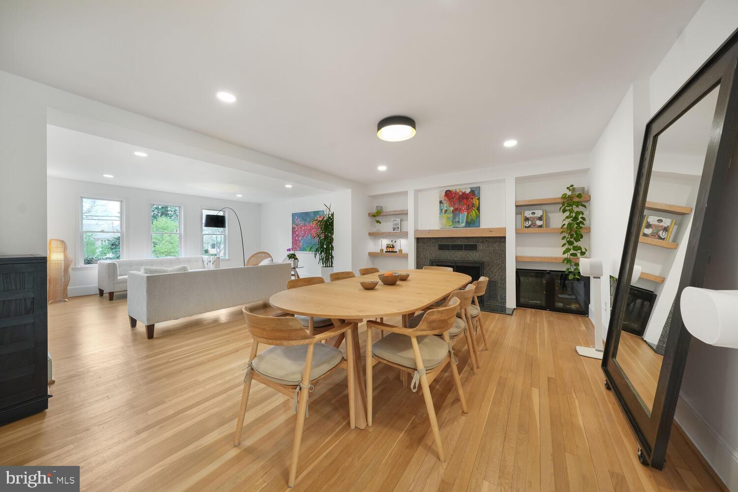 COUNTRY CLUB HILLS - Residential