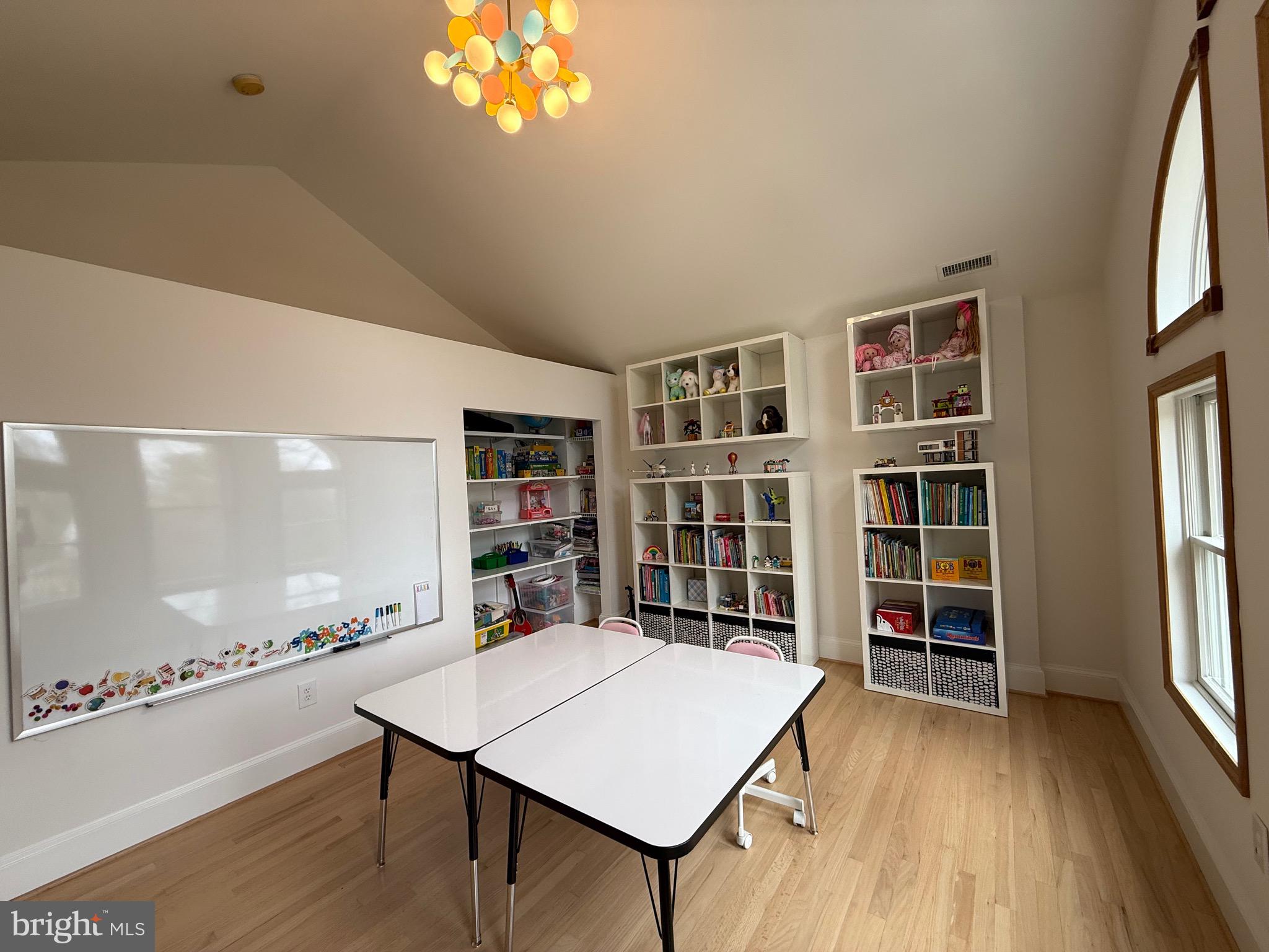 COUNTRY CLUB HILLS - Residential