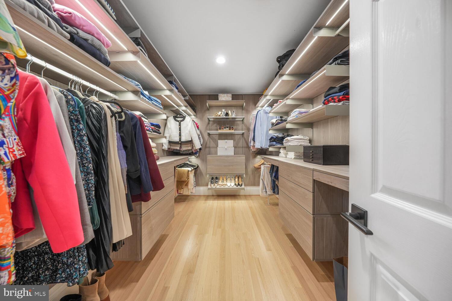 COUNTRY CLUB HILLS - Residential