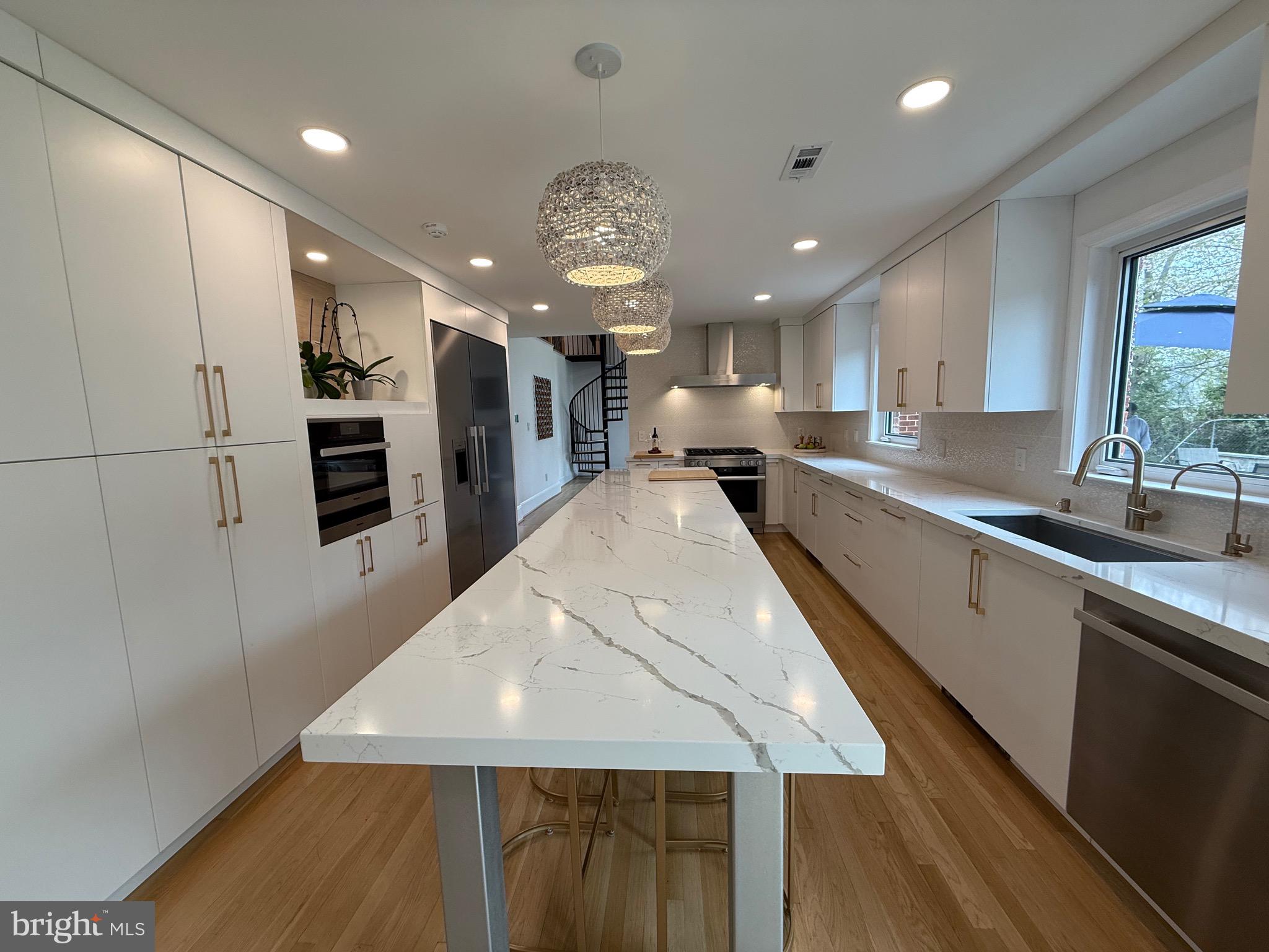 COUNTRY CLUB HILLS - Residential