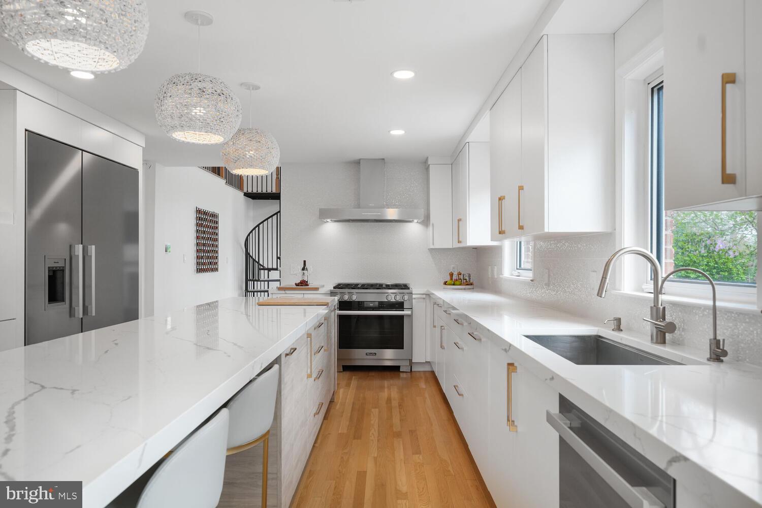 COUNTRY CLUB HILLS - Residential