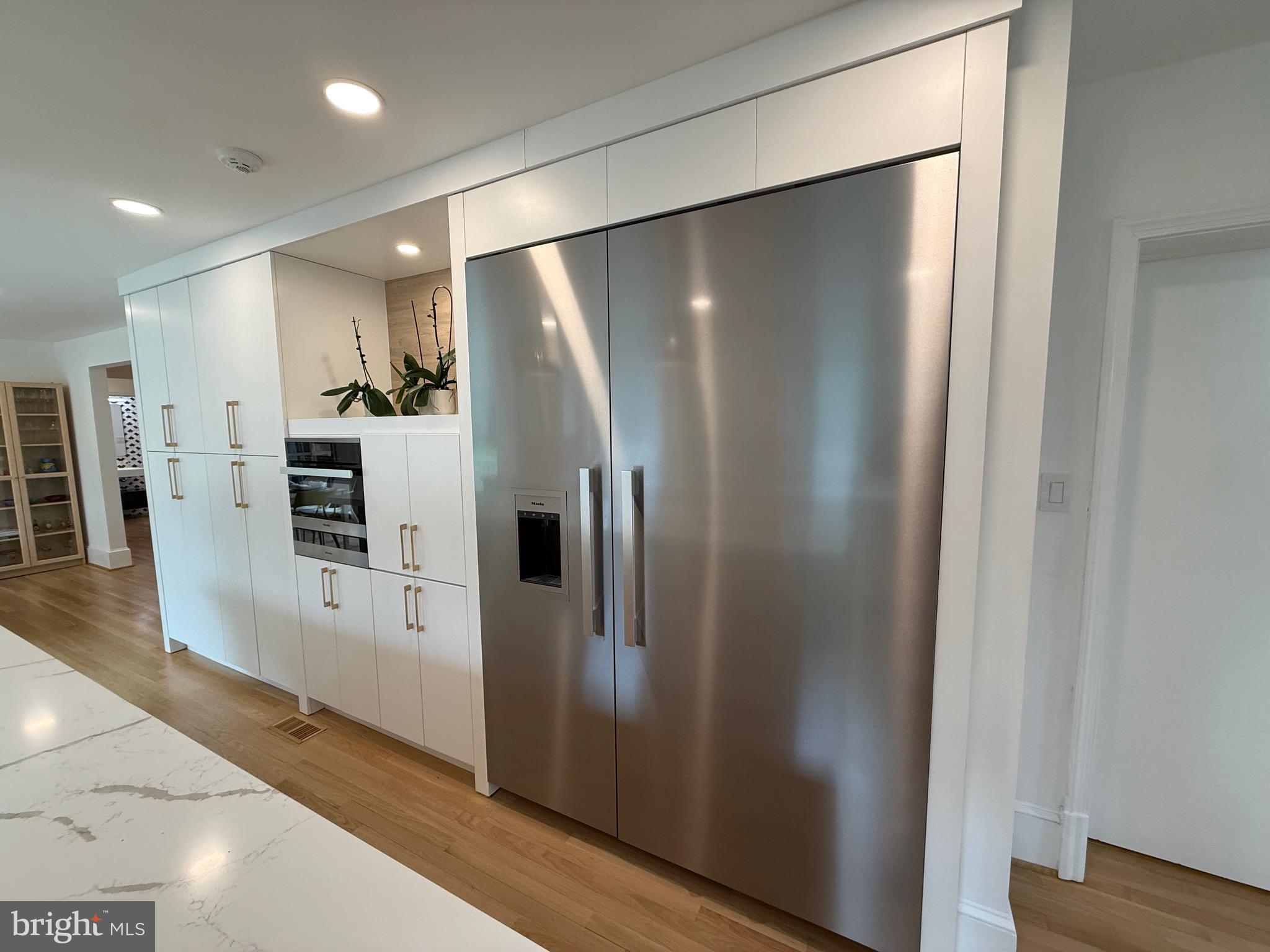 COUNTRY CLUB HILLS - Residential