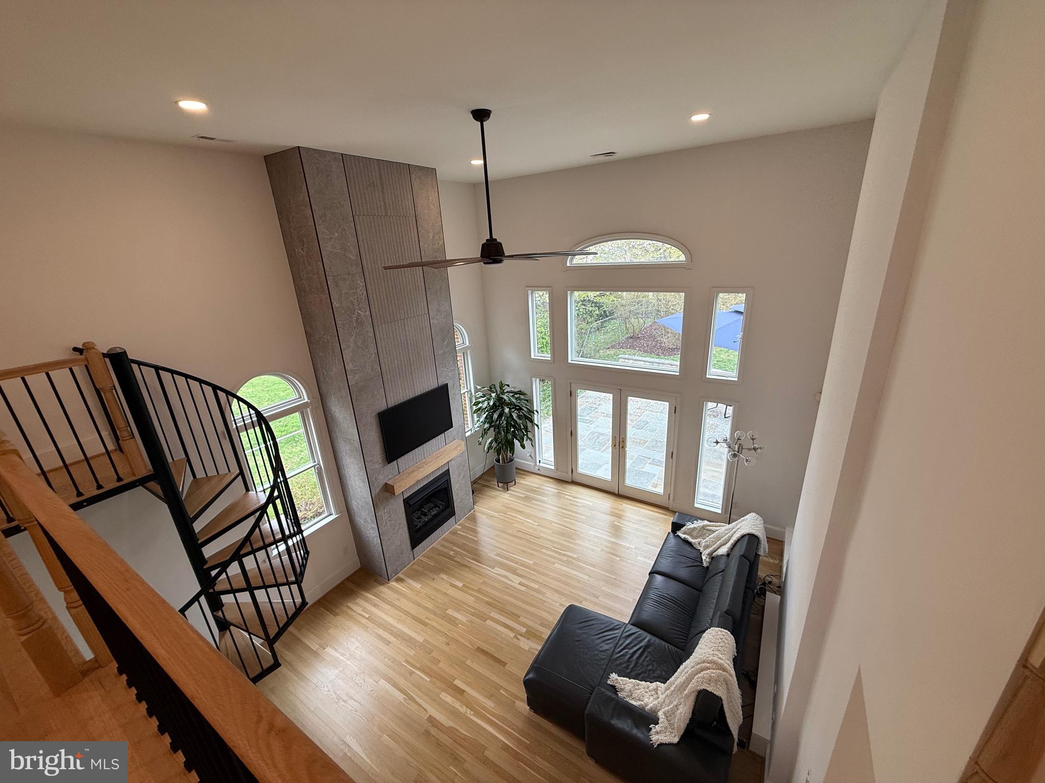 COUNTRY CLUB HILLS - Residential