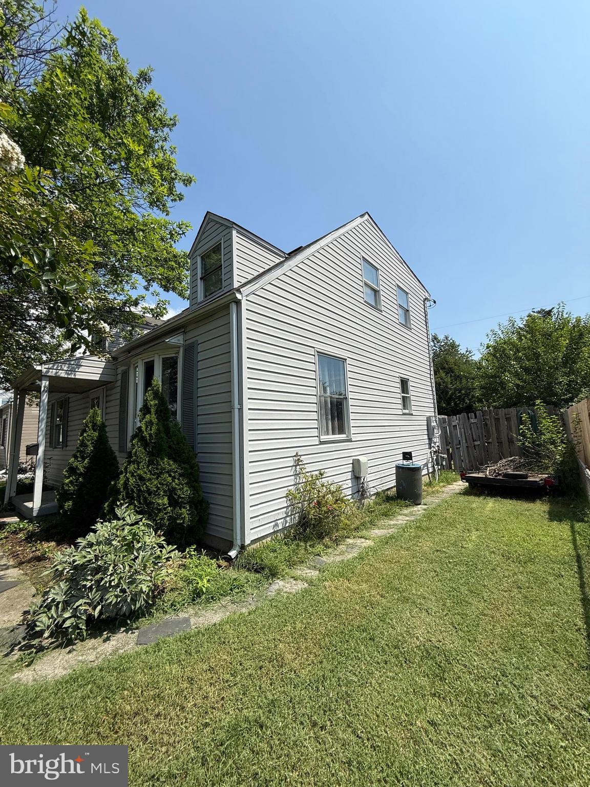 5 Bedroom 2 Full Bath Detached home For Sale! 1st floor offers living room/dining room kitchen combo. 2 bedrooms, 1 Full bath and a large ready to be finished great room. 2nd floor 3 bedrooms and 1 Full bath. The large bedroom is big enough to add a 3rd bath.
Large level back yard. Currently fenced in but it could be turned into your liking.
No basement.
With some sweat equity you can make this home shine again. Sold Strictly As-Is.
Seller will make no repairs.