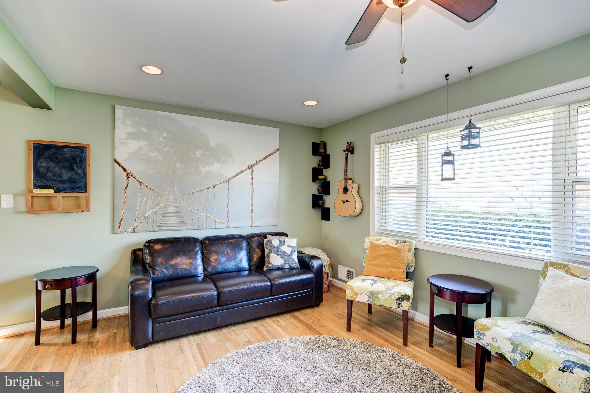 LYNBROOK - Residential