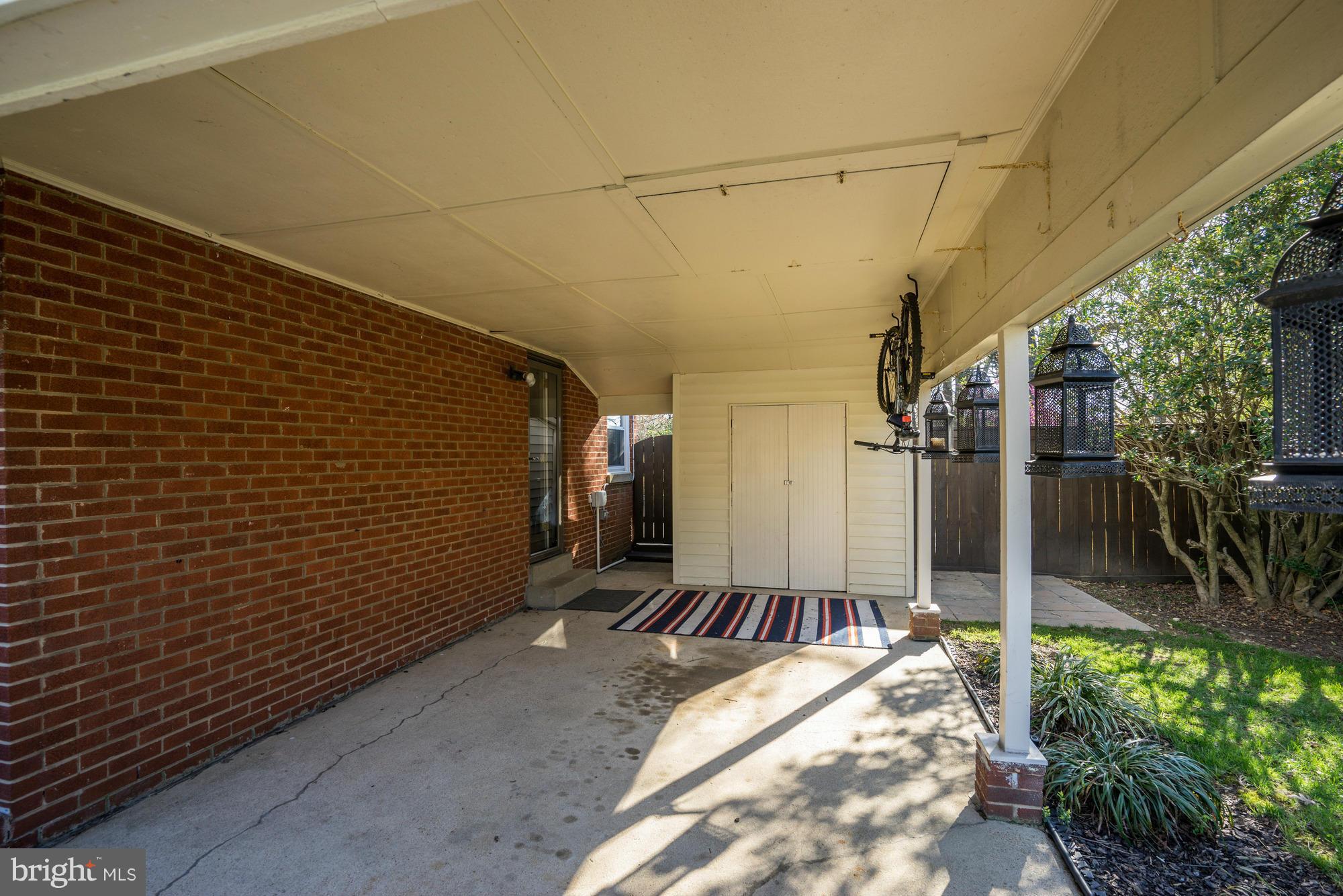 LYNBROOK - Residential