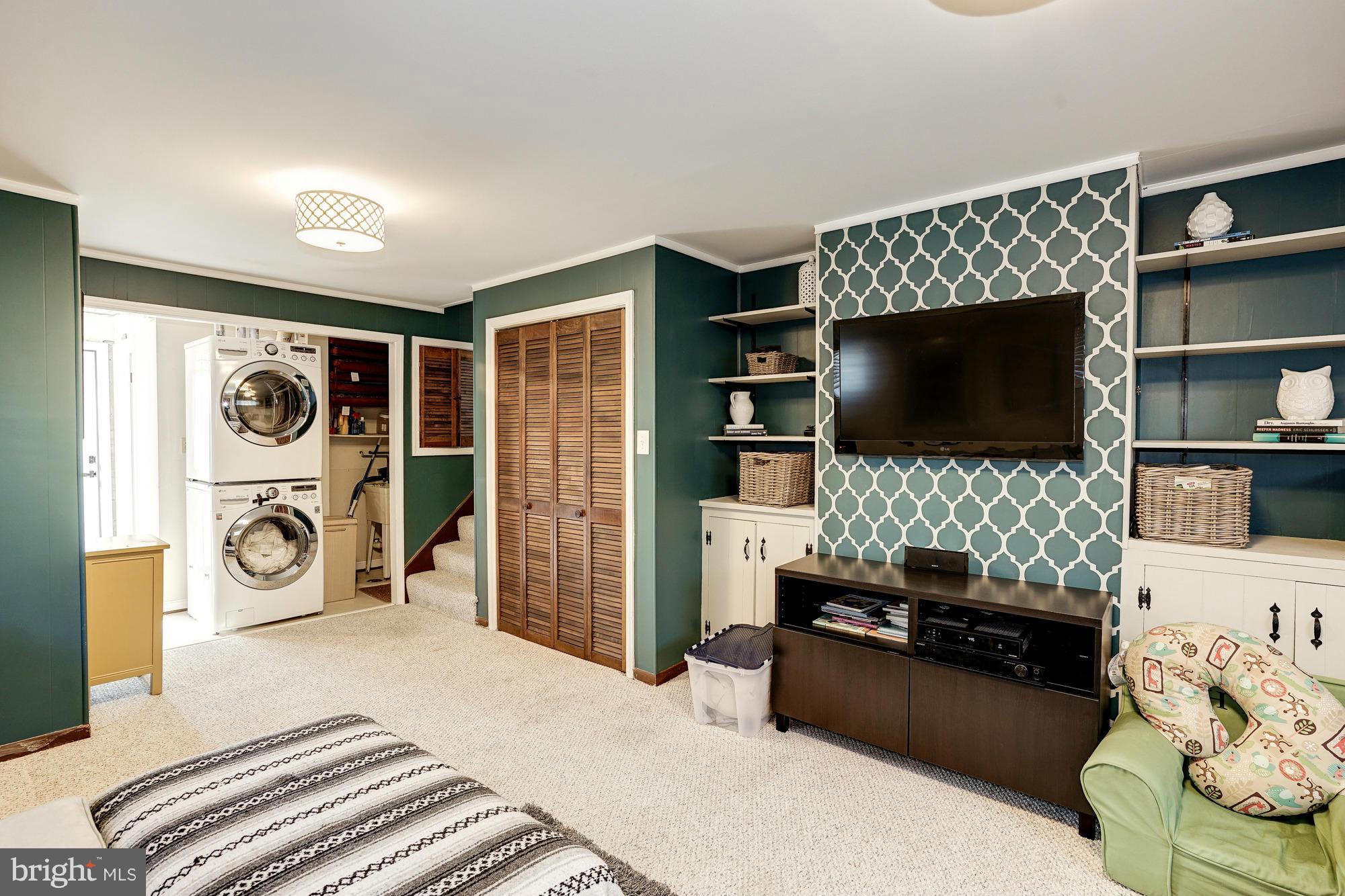 LYNBROOK - Residential