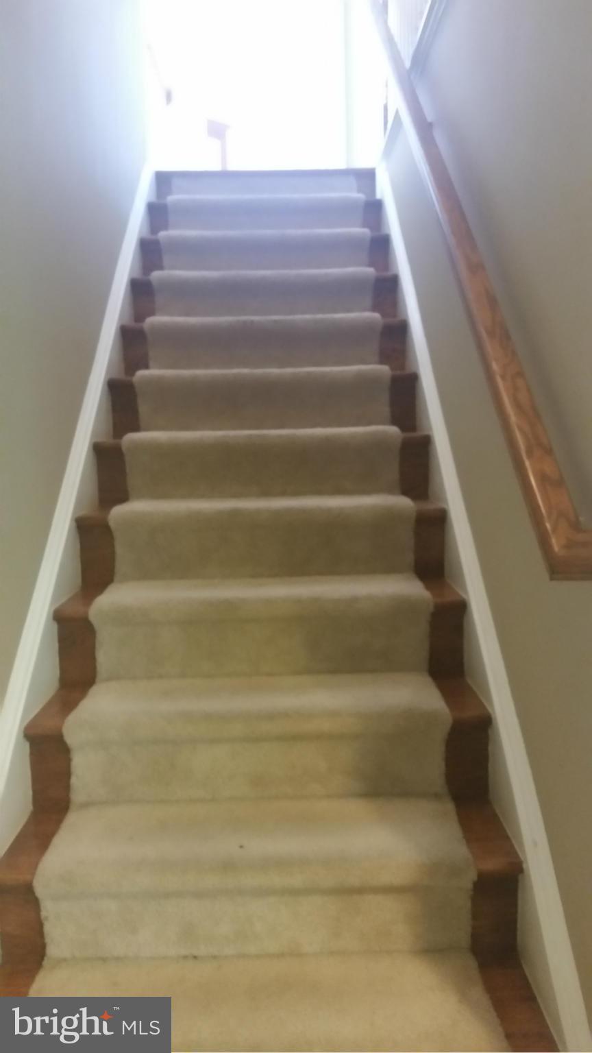 LAUREL HILL LANDBAY - Residential Lease