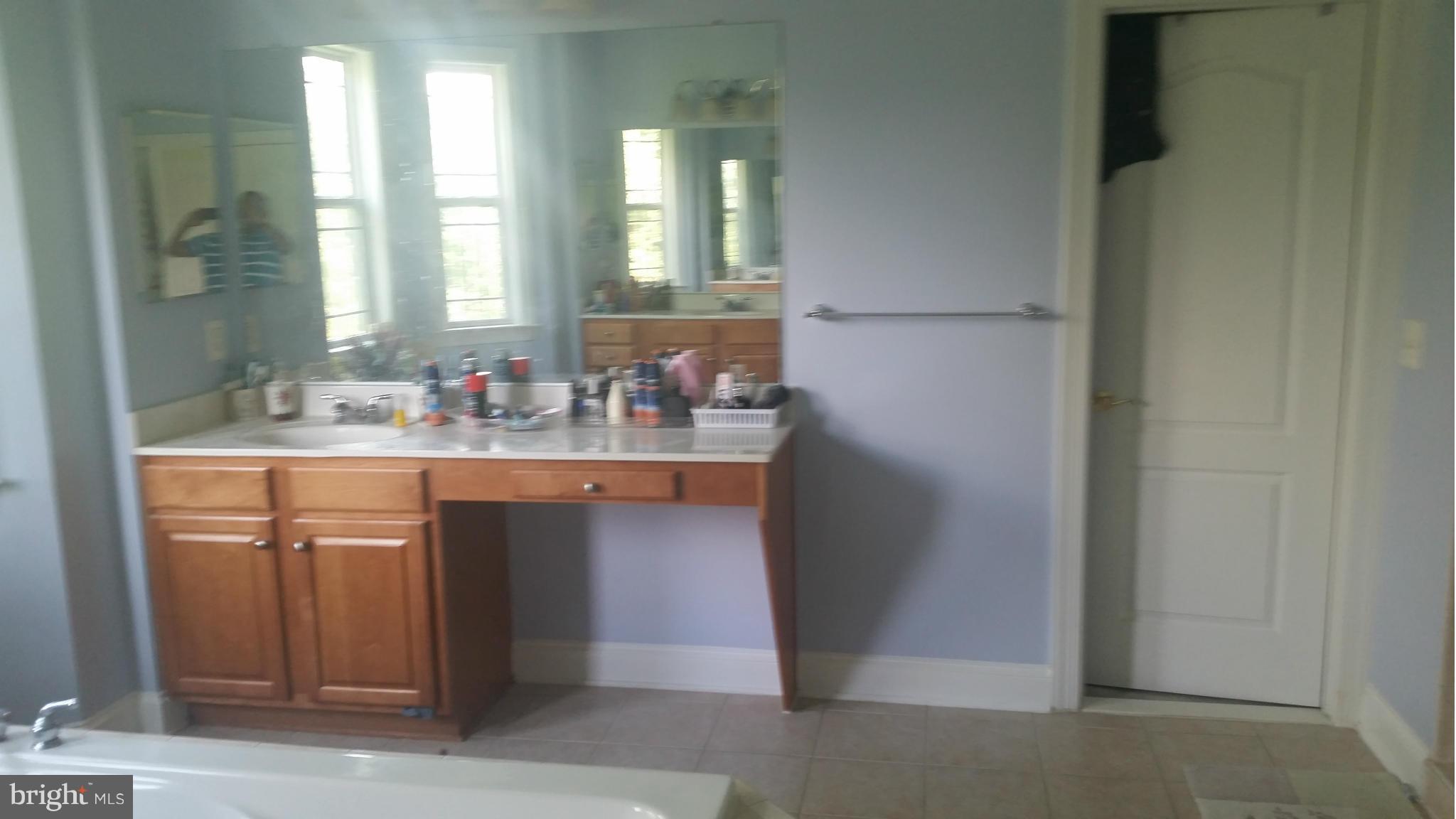 LAUREL HILL LANDBAY - Residential Lease