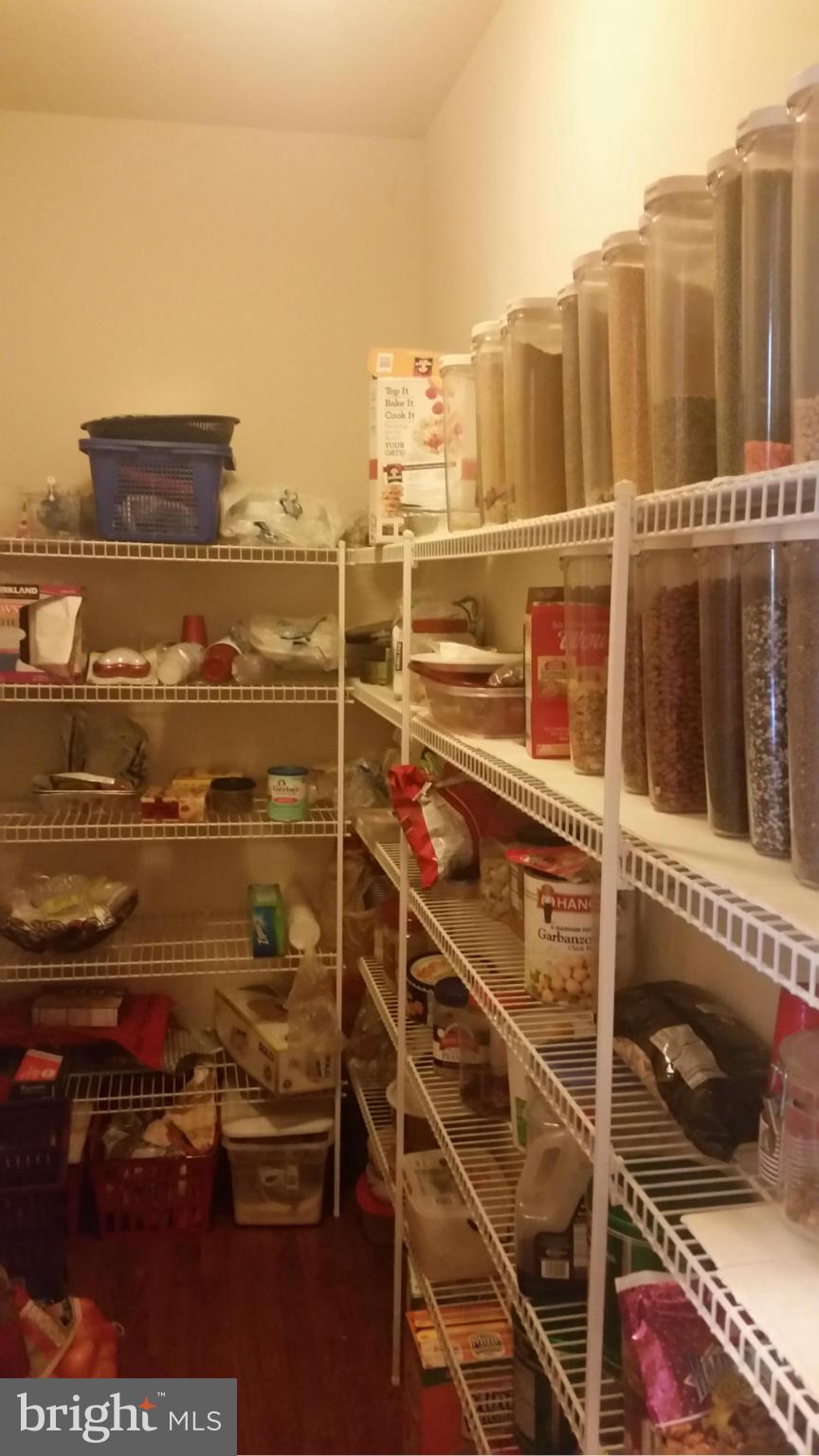 LAUREL HILL LANDBAY - Residential Lease