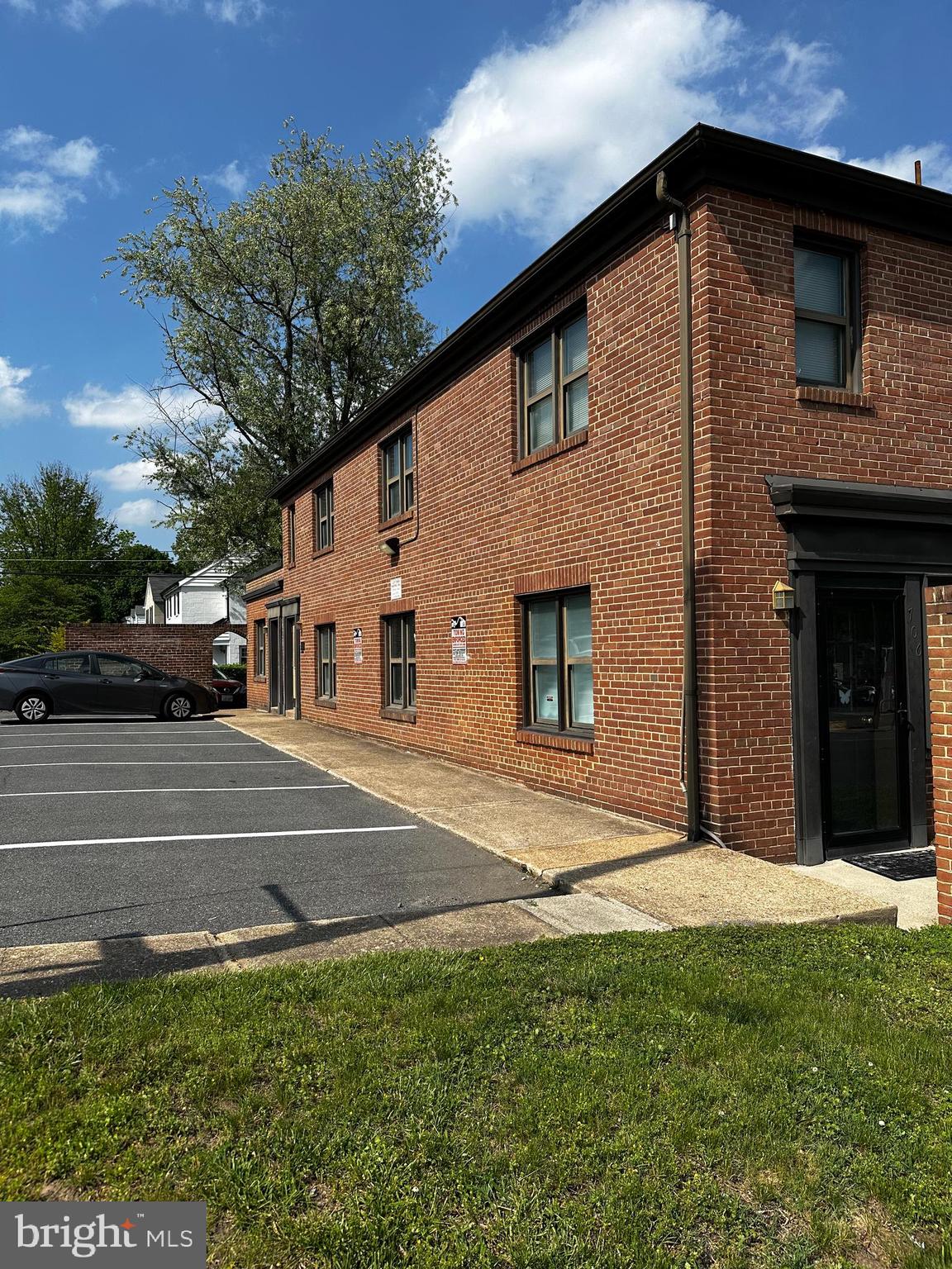 706 S WASHINGTON STREET FIRST FLOOR