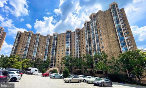 Photo of 5904 Mount Eagle Drive #803, ALEXANDRIA, VA 22303 (MLS # VAFX2310750)
