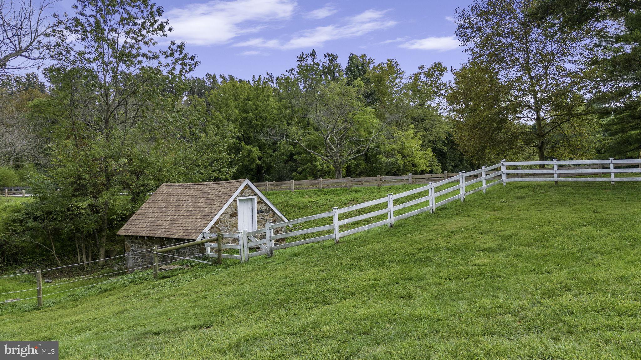 PICKERING HILL - Residential