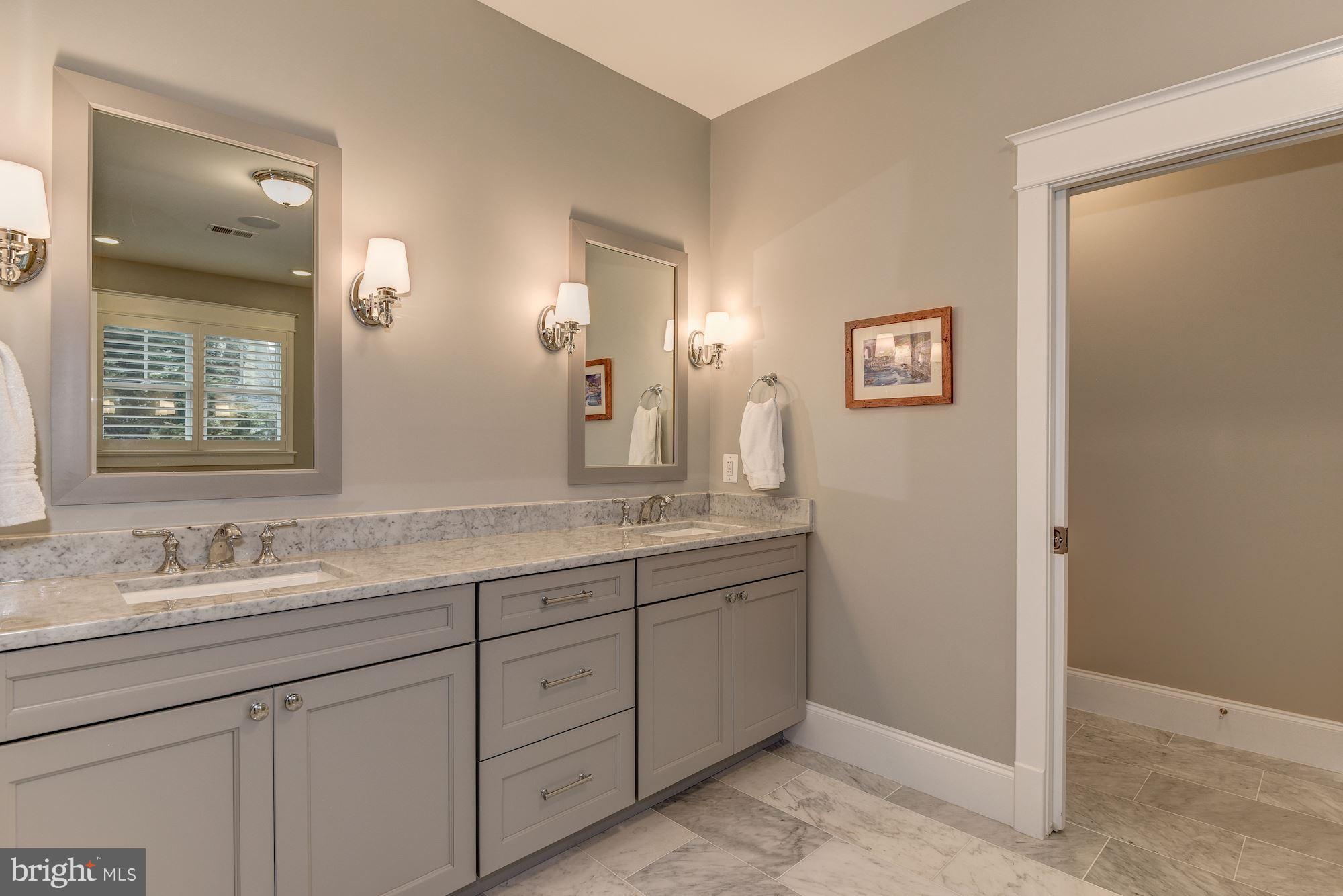 COUNTRY CLUB HILLS - Residential