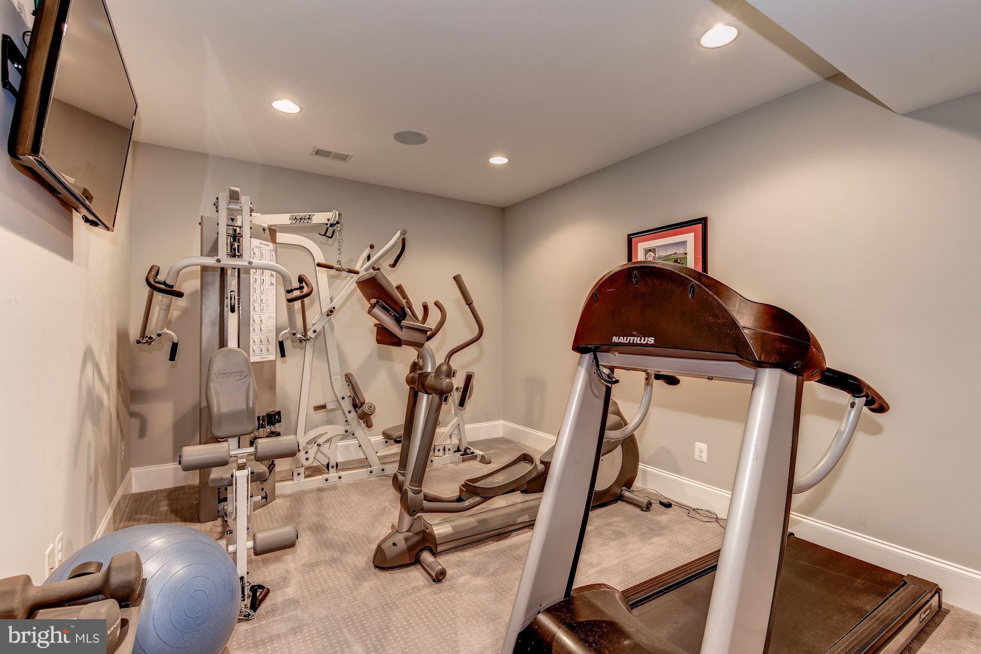 COUNTRY CLUB HILLS - Residential