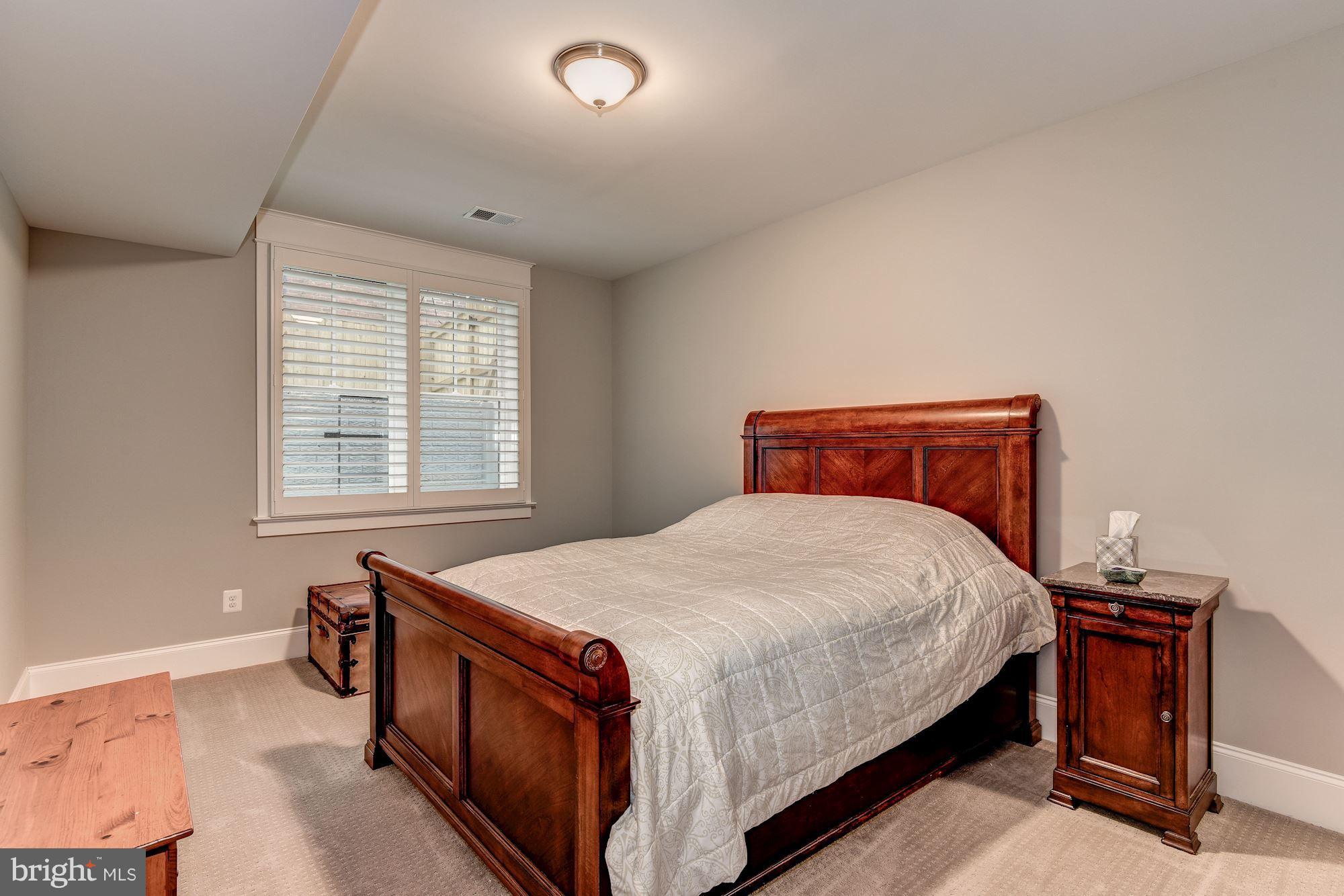 COUNTRY CLUB HILLS - Residential