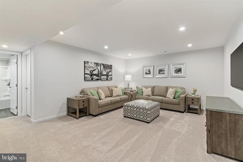 JAMES RUN CARRIAGE HOMES - Residential