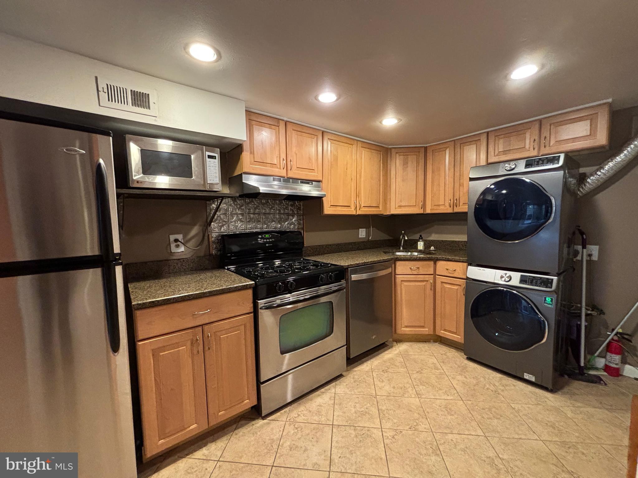 WASHINGTON SQ WEST - Residential Lease