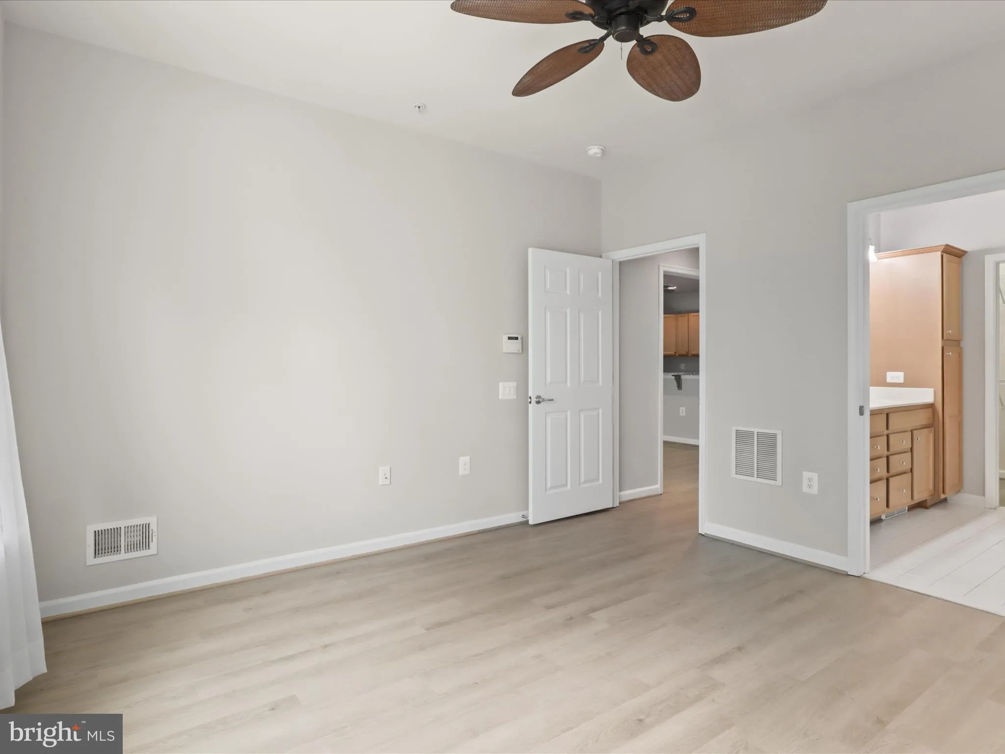 Fredericksburg, Virginia 22406, United States, 2 Bedrooms Bedrooms, ,2 BathroomsBathrooms,Residential,Contingent,140650