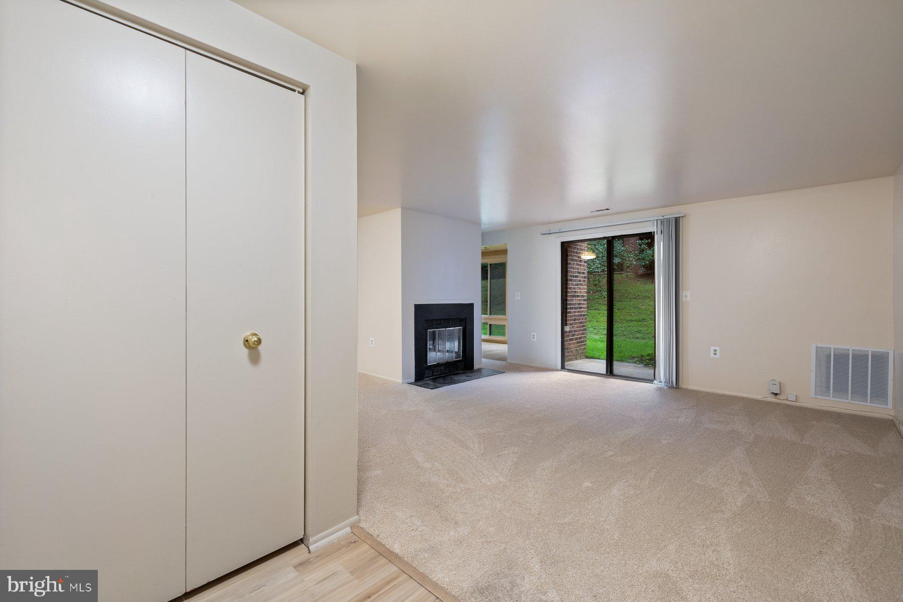 FARMINGDALE - Residential