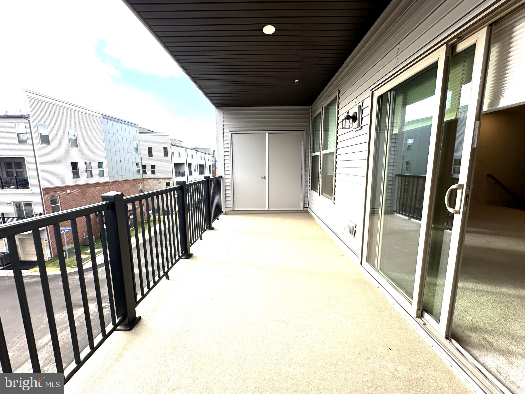 DULLES TECHNOLOGY - Residential Lease