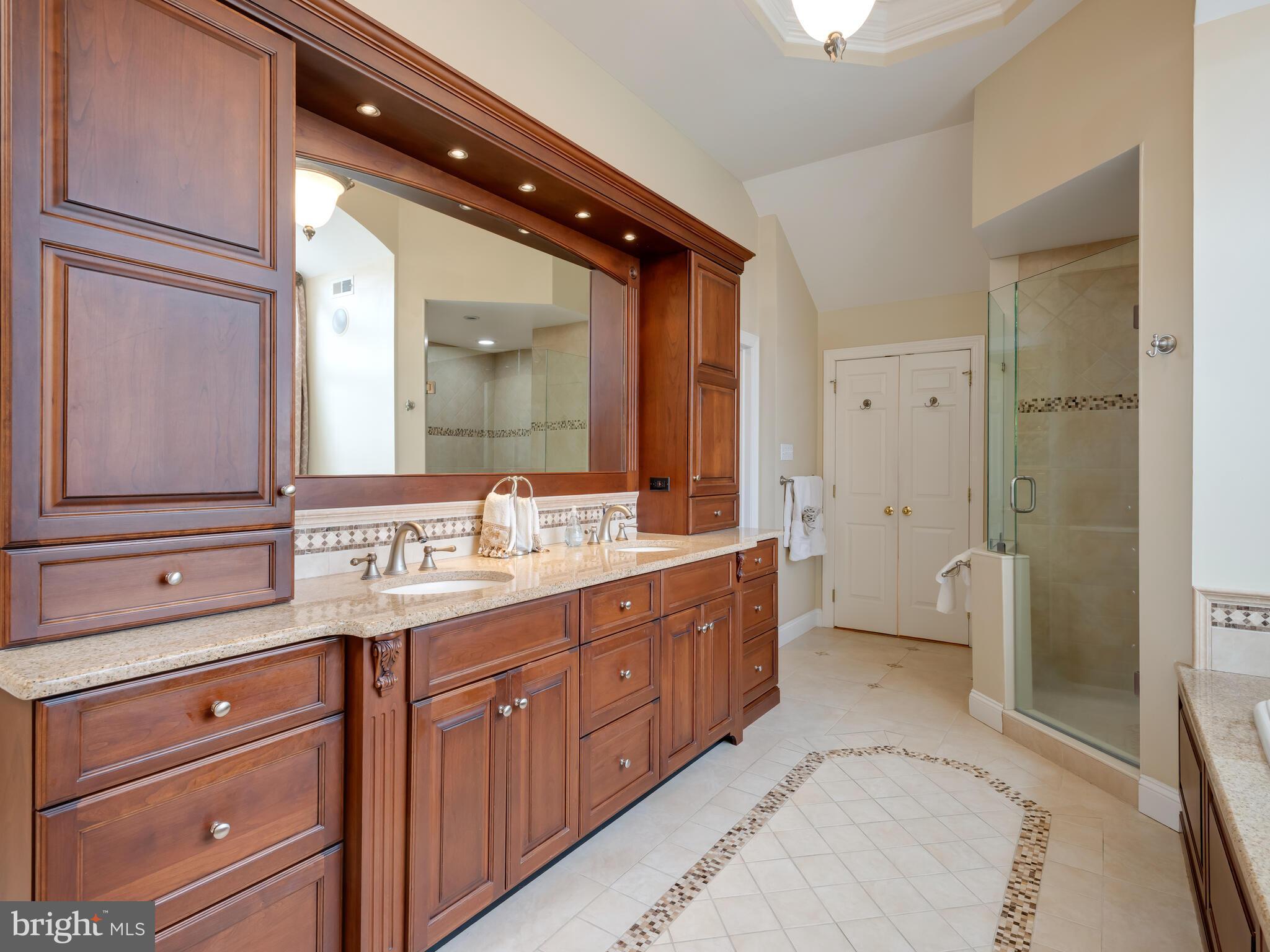 BOW TREE - Residential