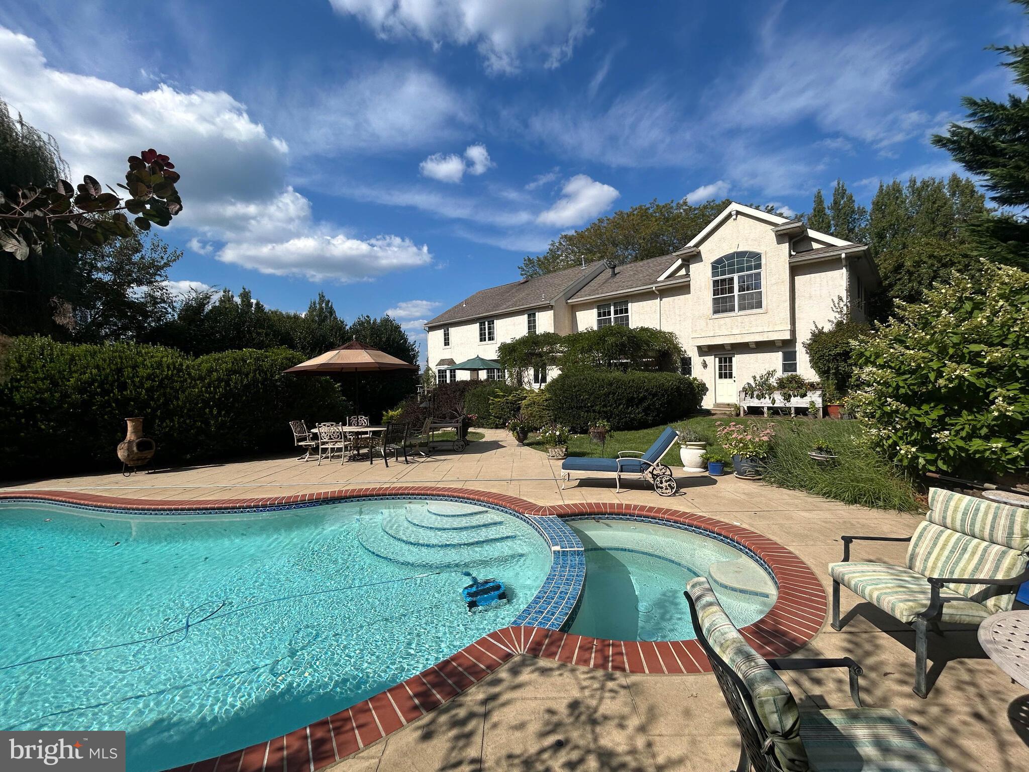 BOW TREE - Residential