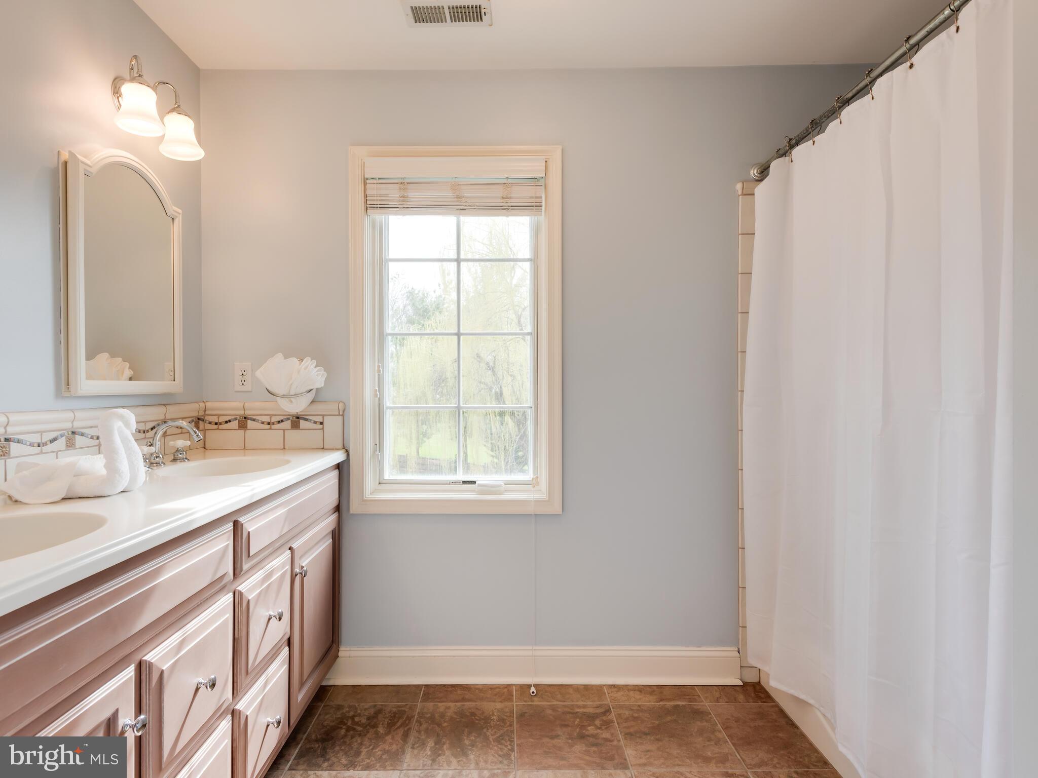 BOW TREE - Residential