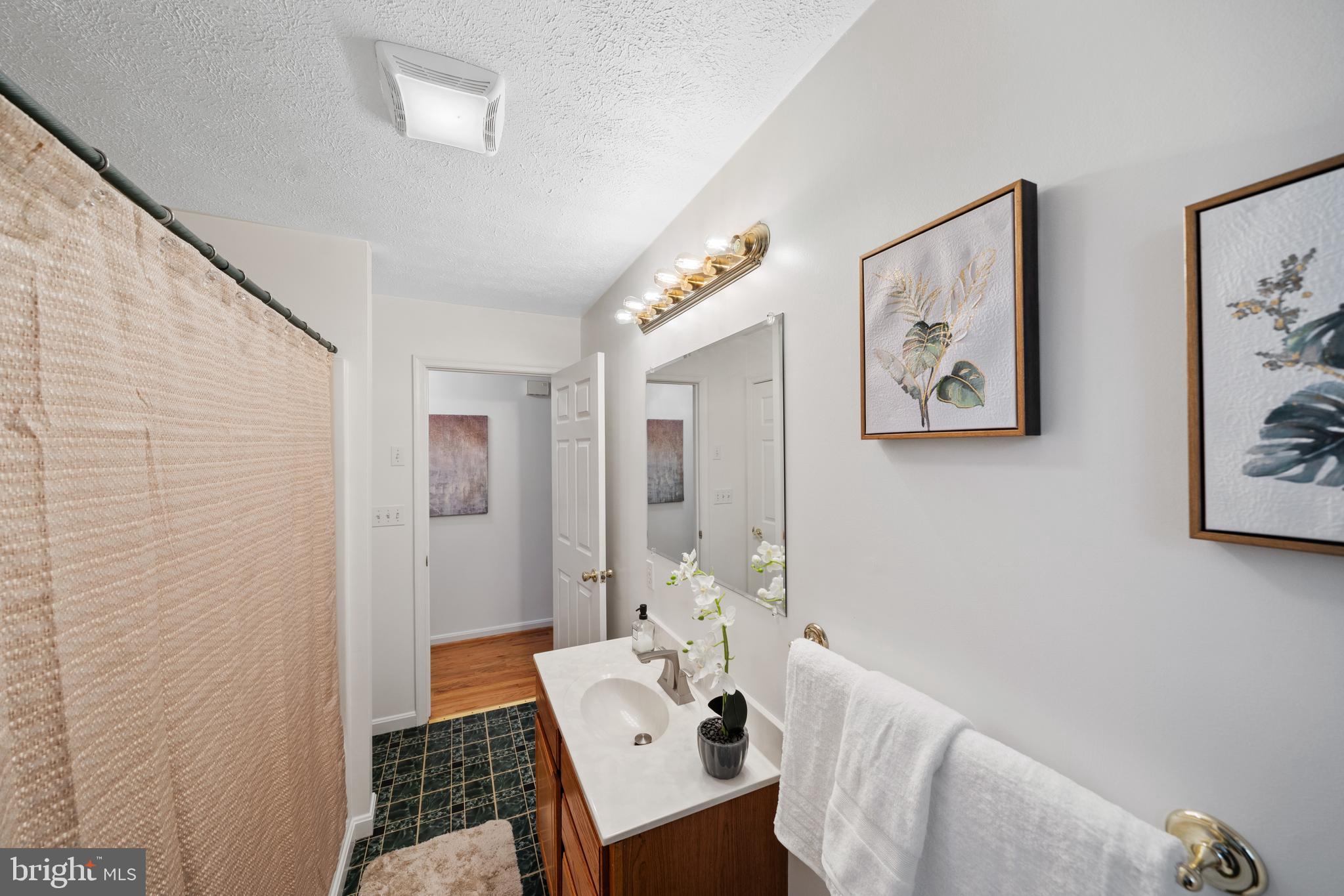 MONTGOMERYS INDEPENDENCE - Residential