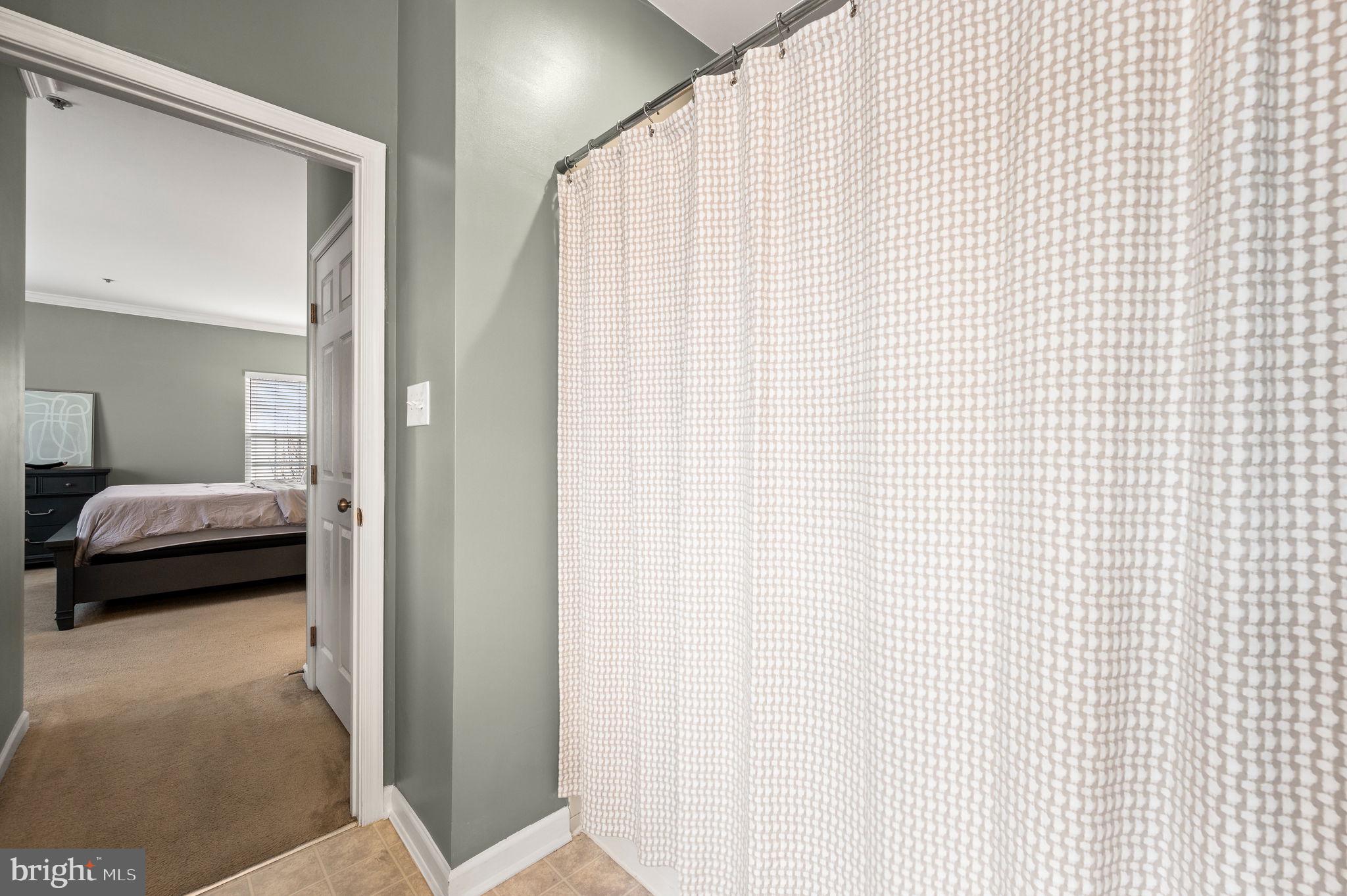 ROUND HILL - Residential