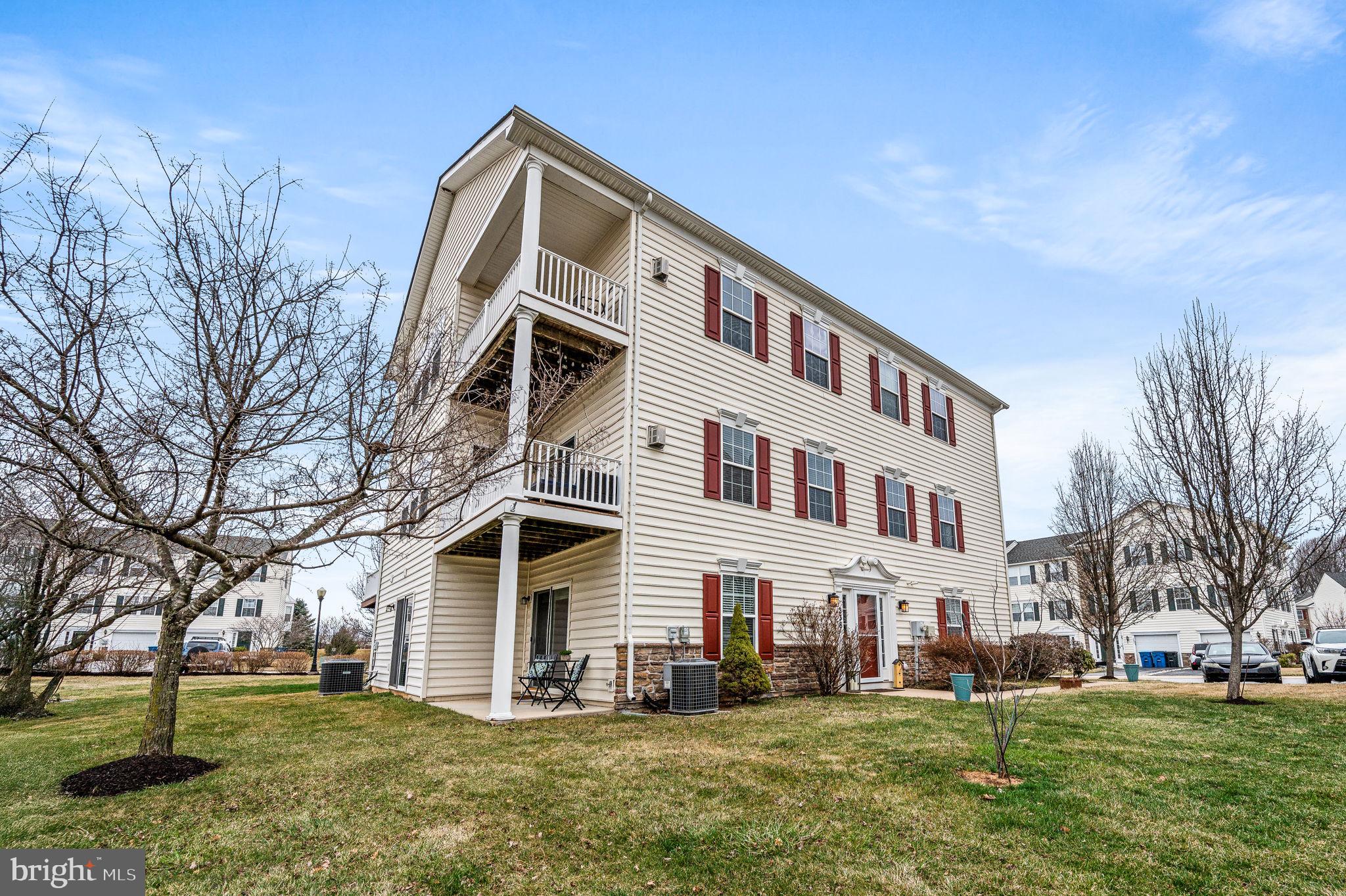 ROUND HILL - Residential