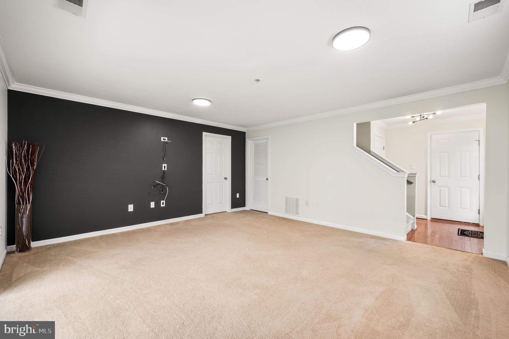 ROUND HILL - Residential