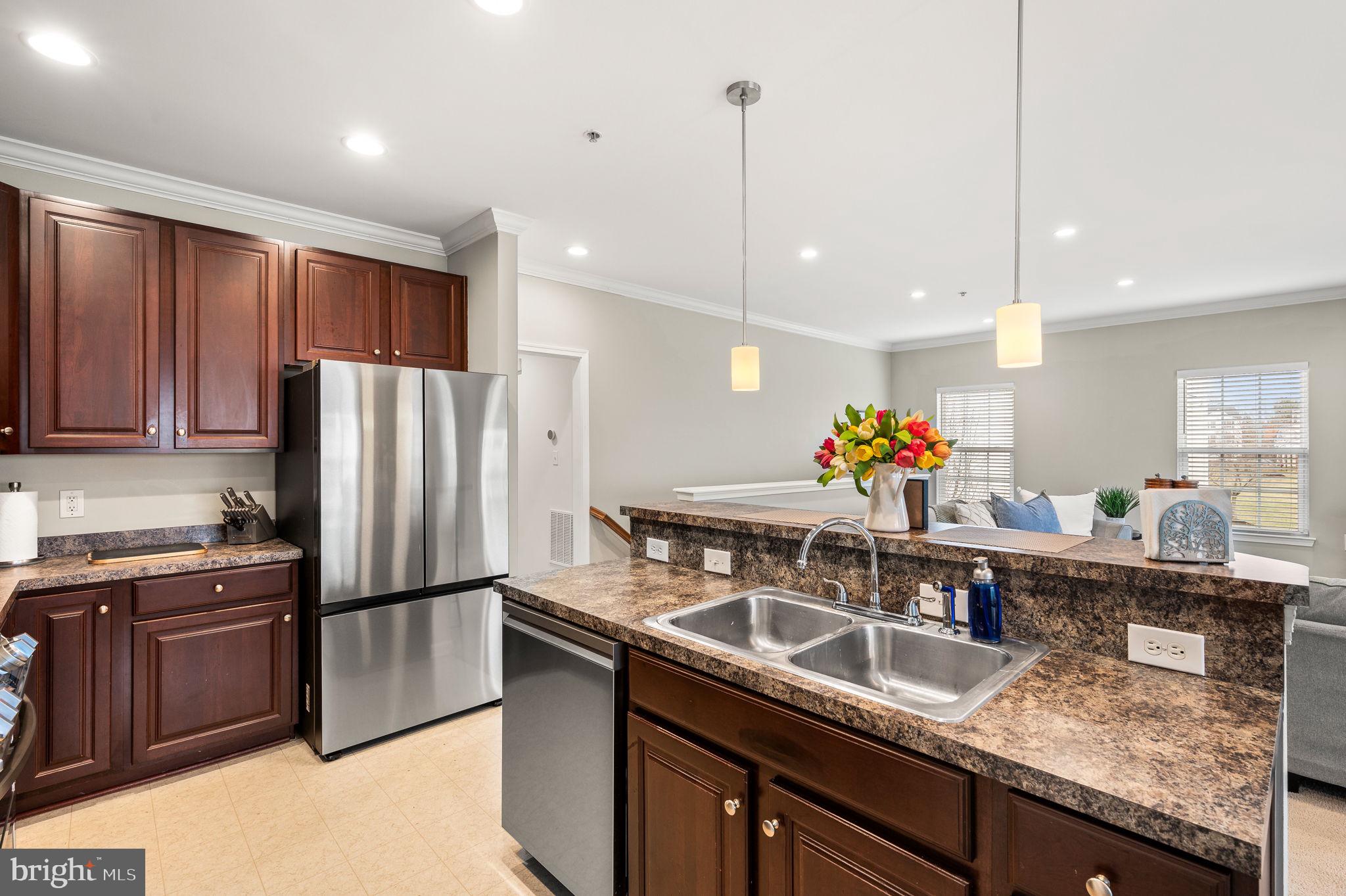 ROUND HILL - Residential