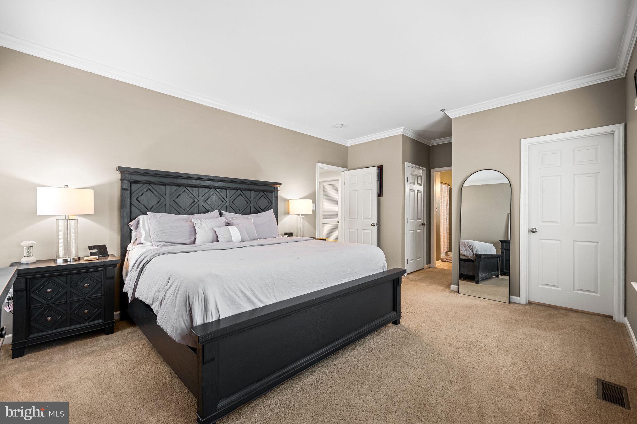 ROUND HILL - Residential