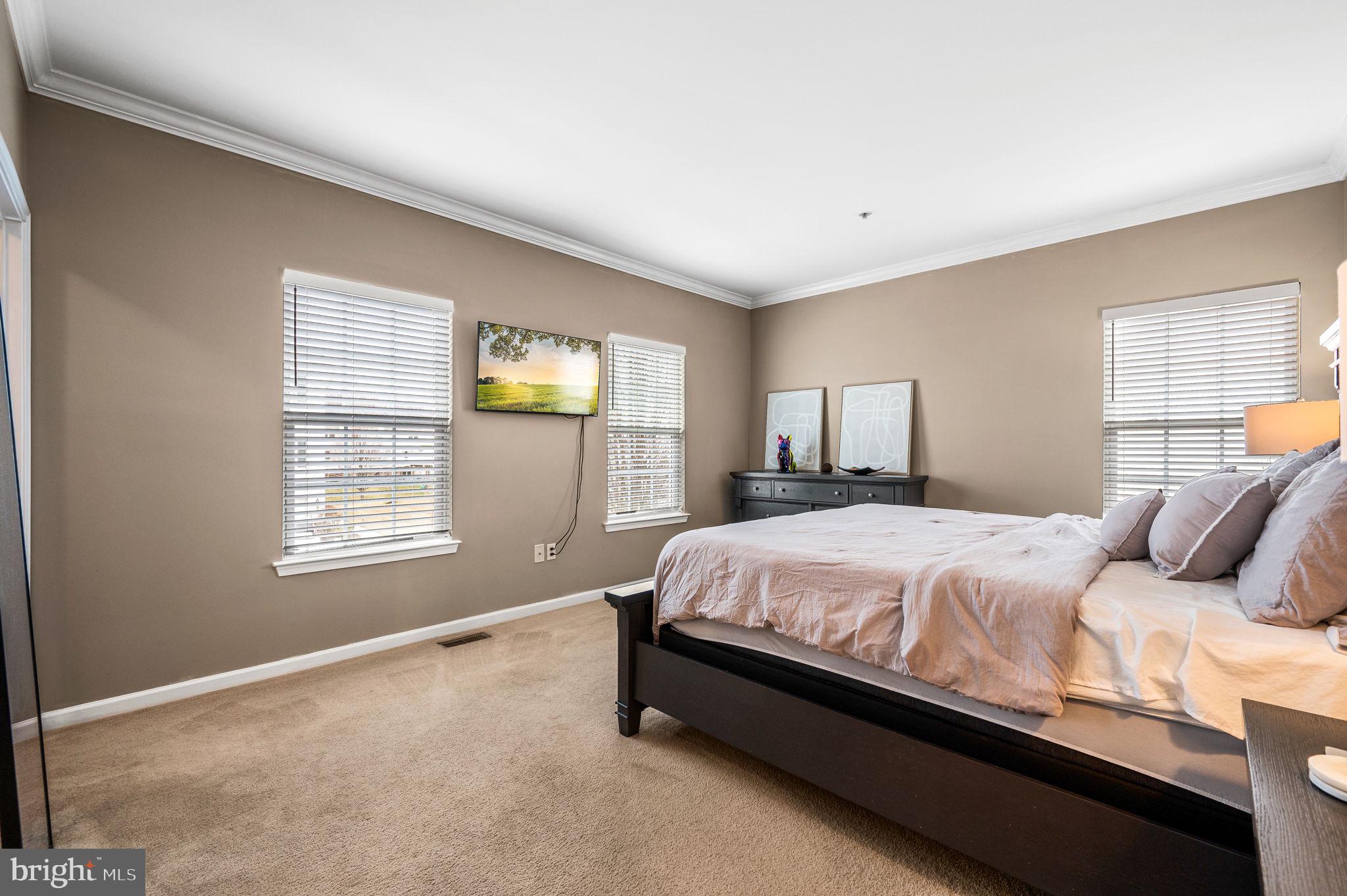 ROUND HILL - Residential