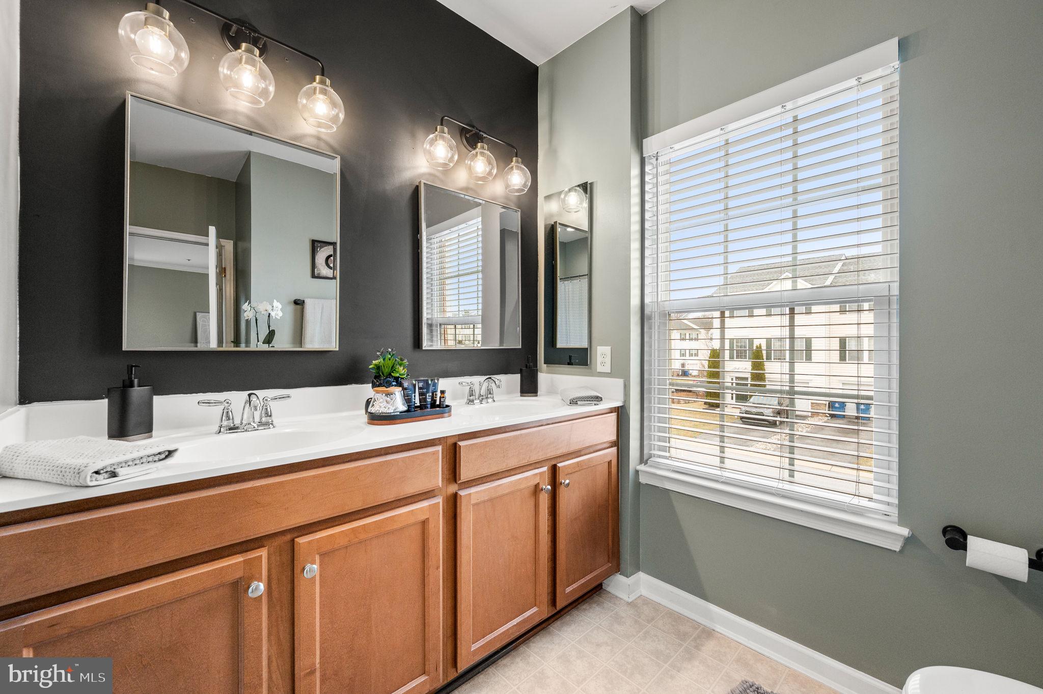 ROUND HILL - Residential