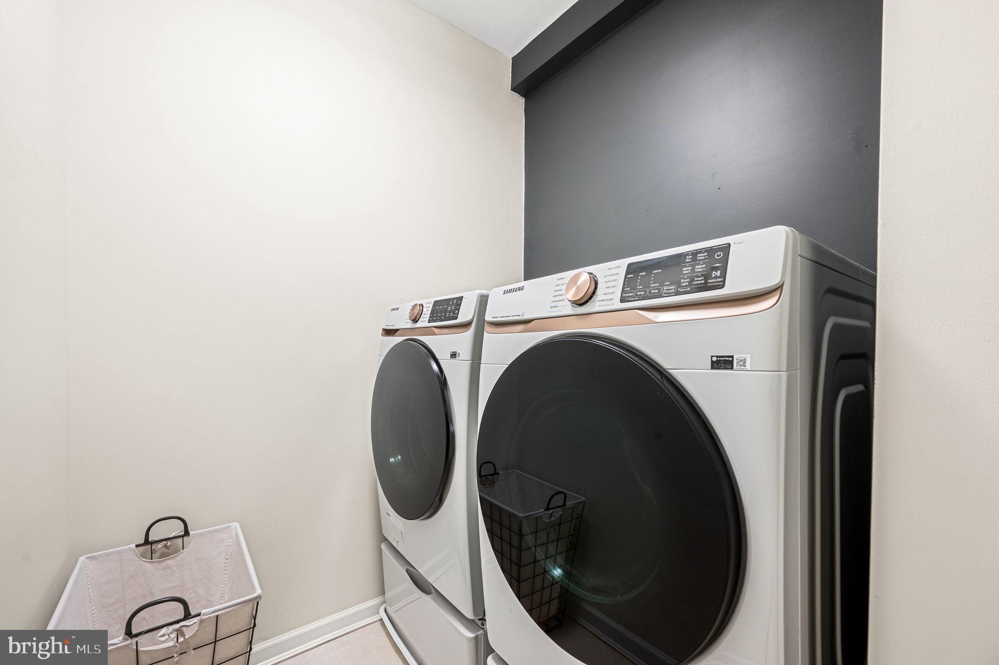 ROUND HILL - Residential