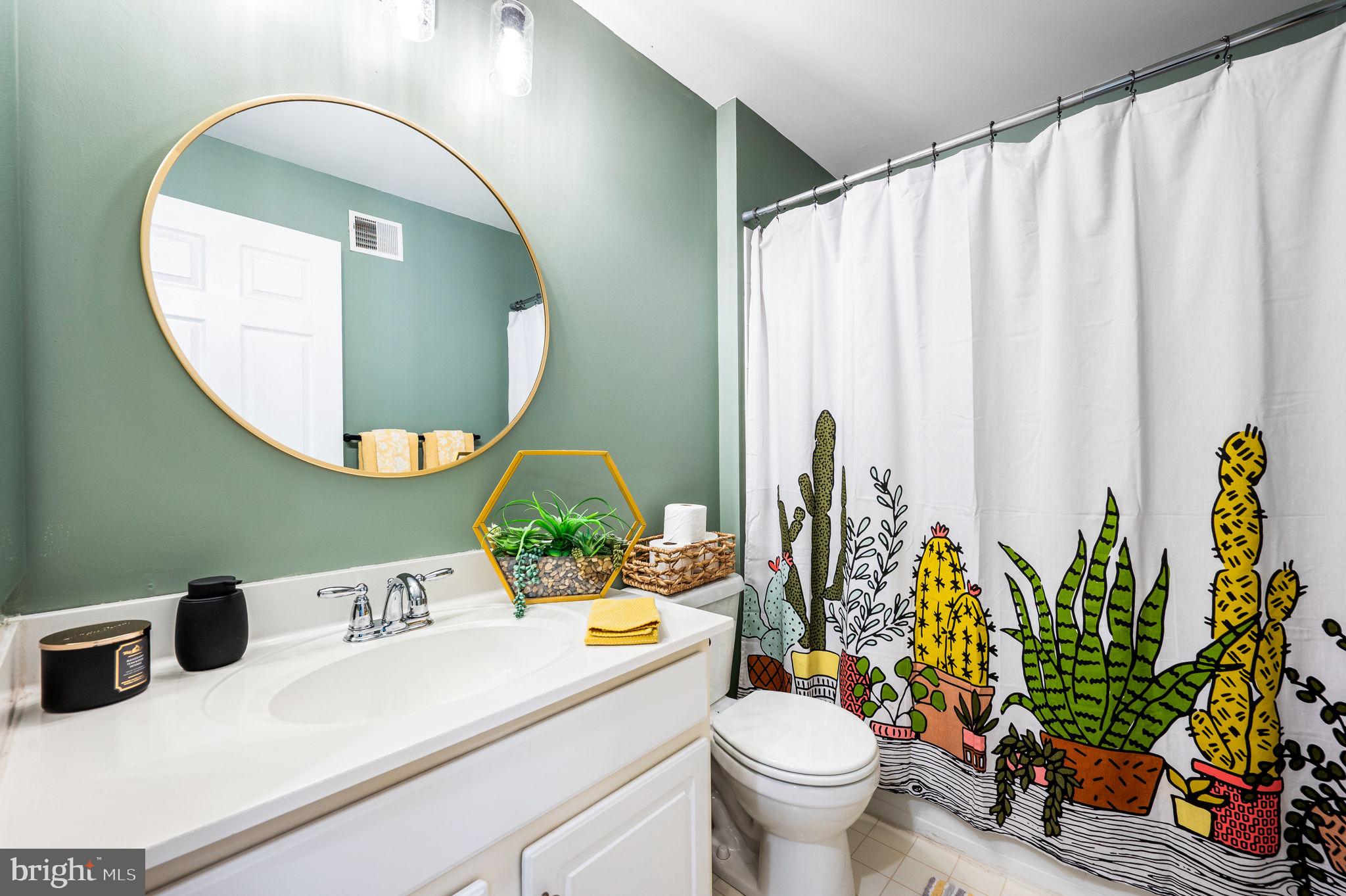 ROUND HILL - Residential