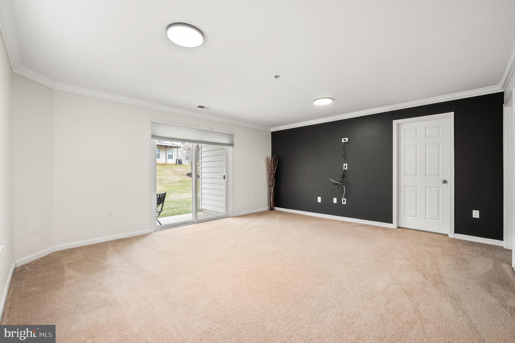 ROUND HILL - Residential