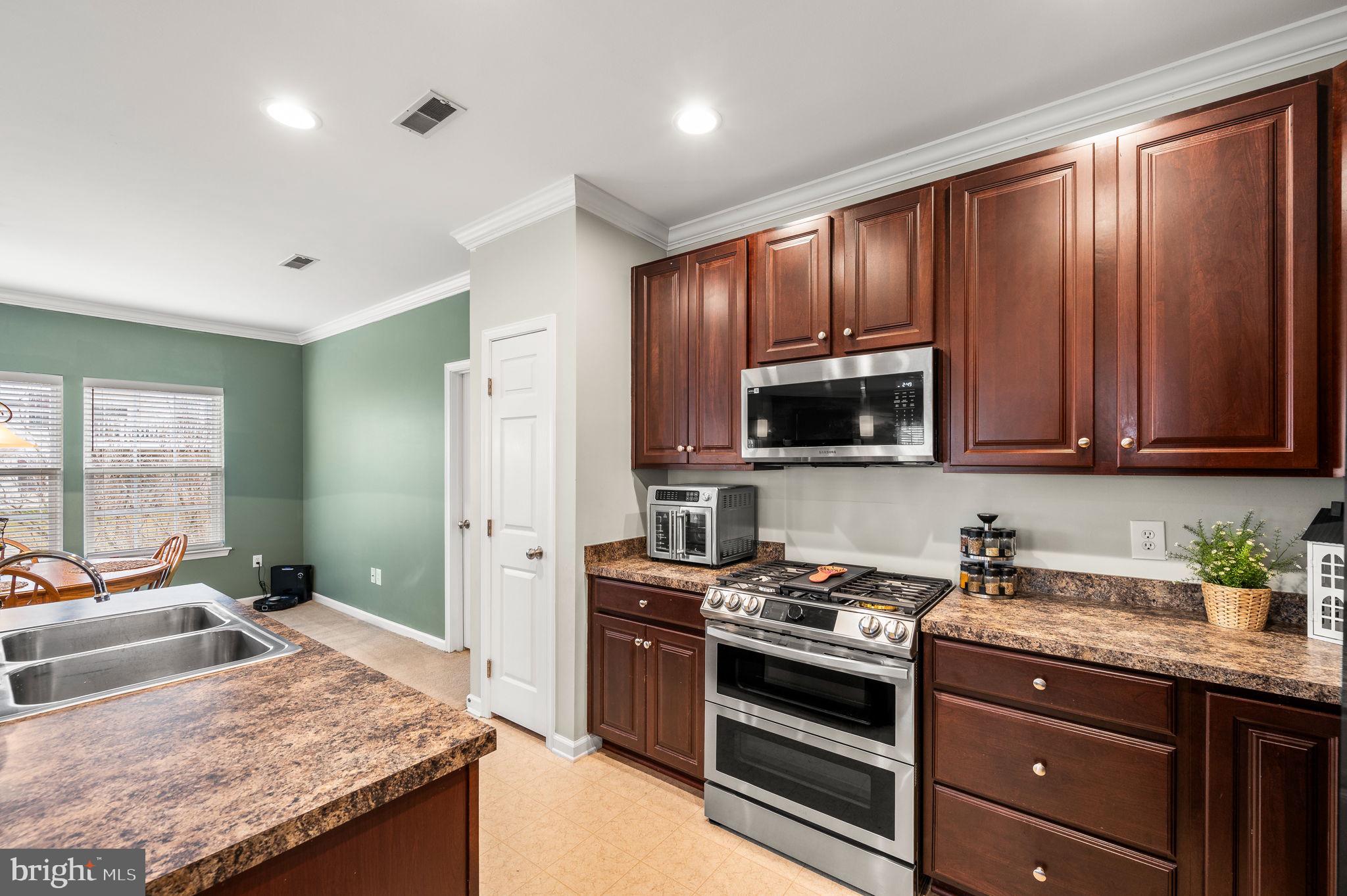 ROUND HILL - Residential