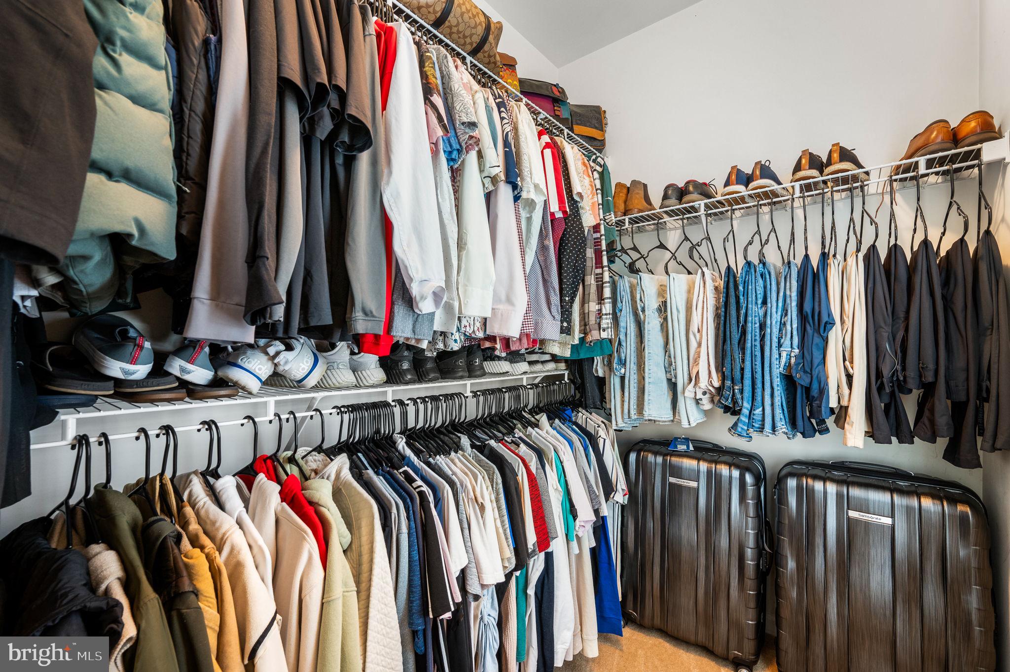 ROUND HILL - Residential