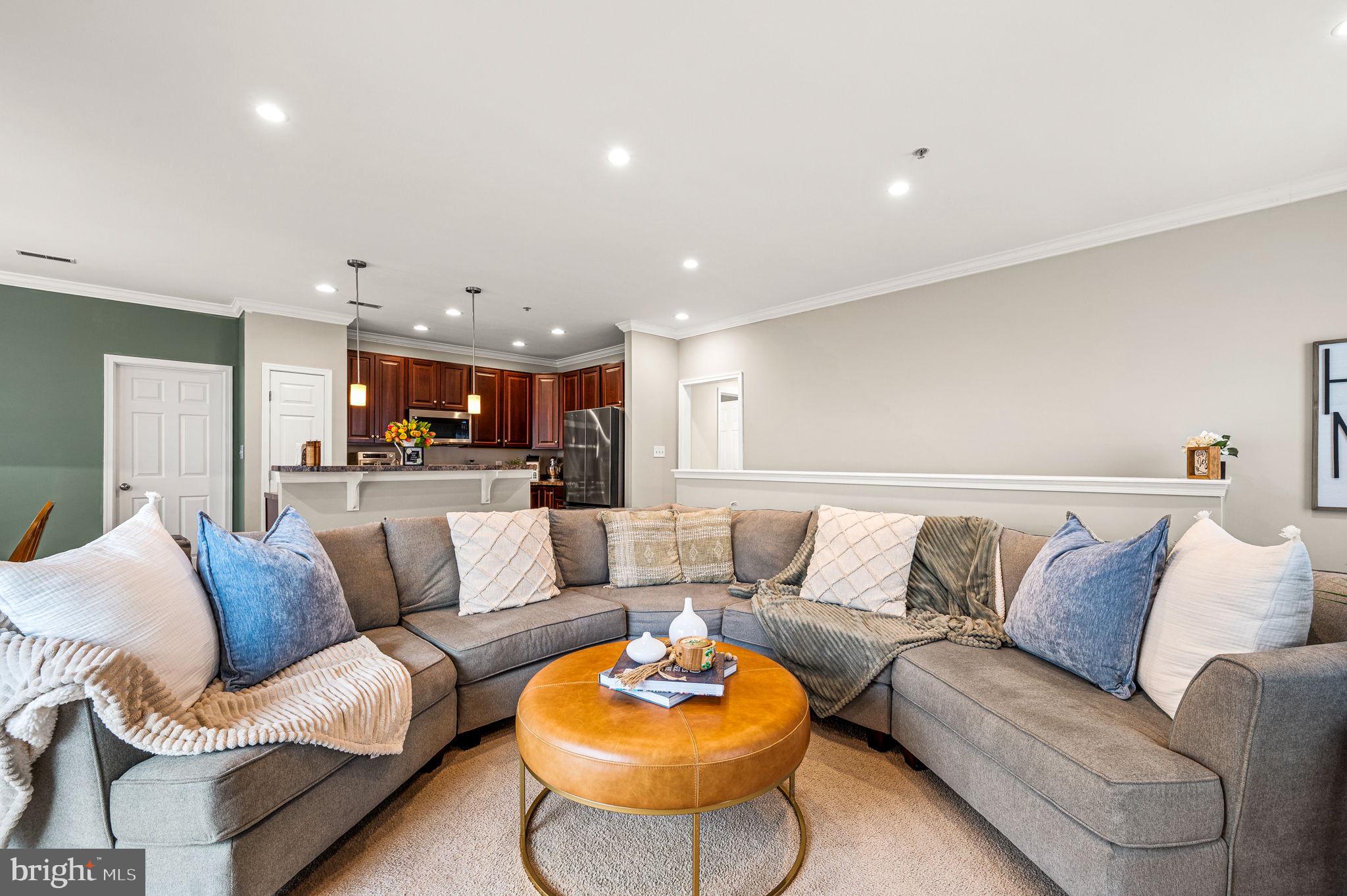 ROUND HILL - Residential