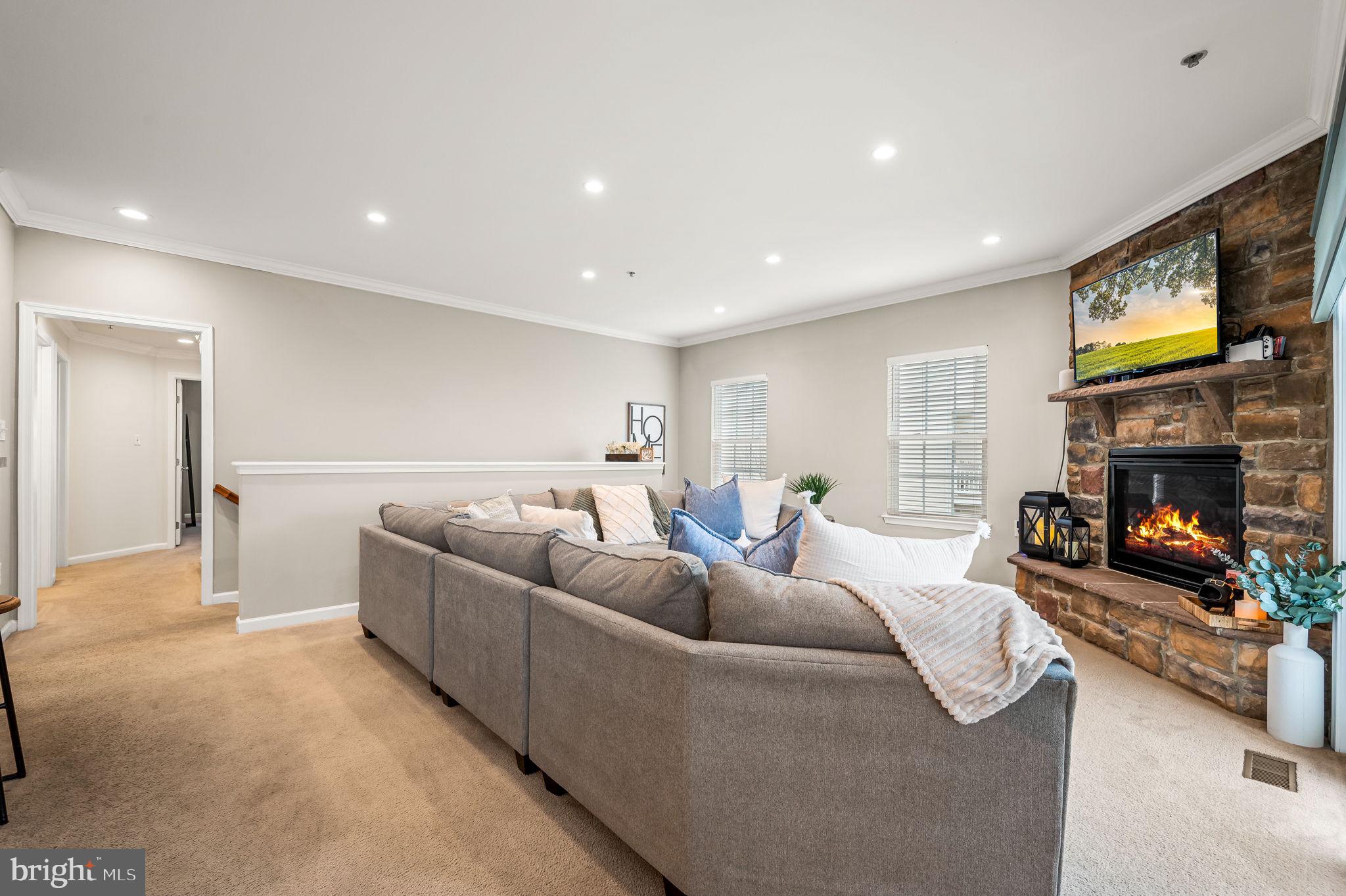 ROUND HILL - Residential