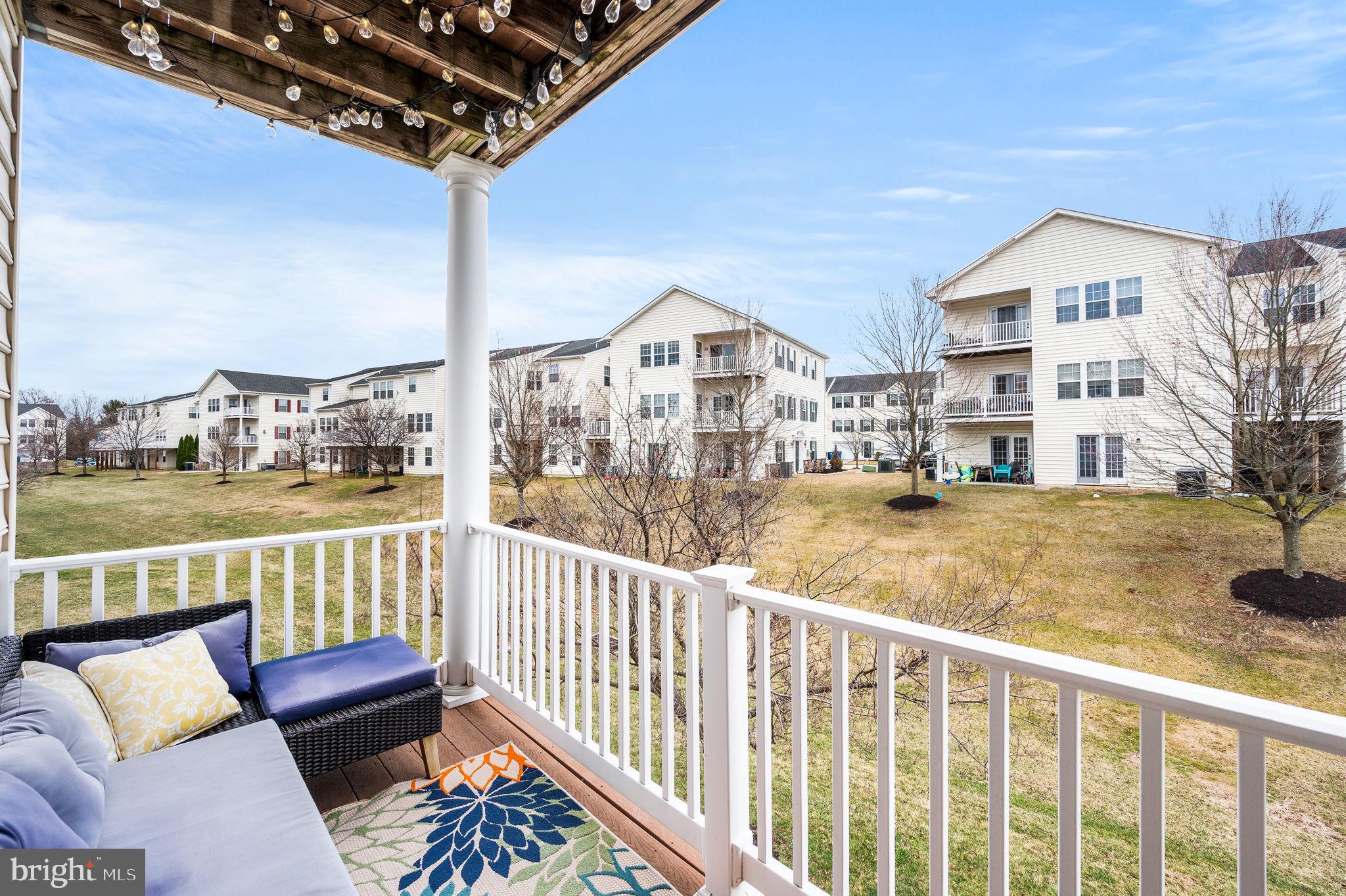 ROUND HILL - Residential