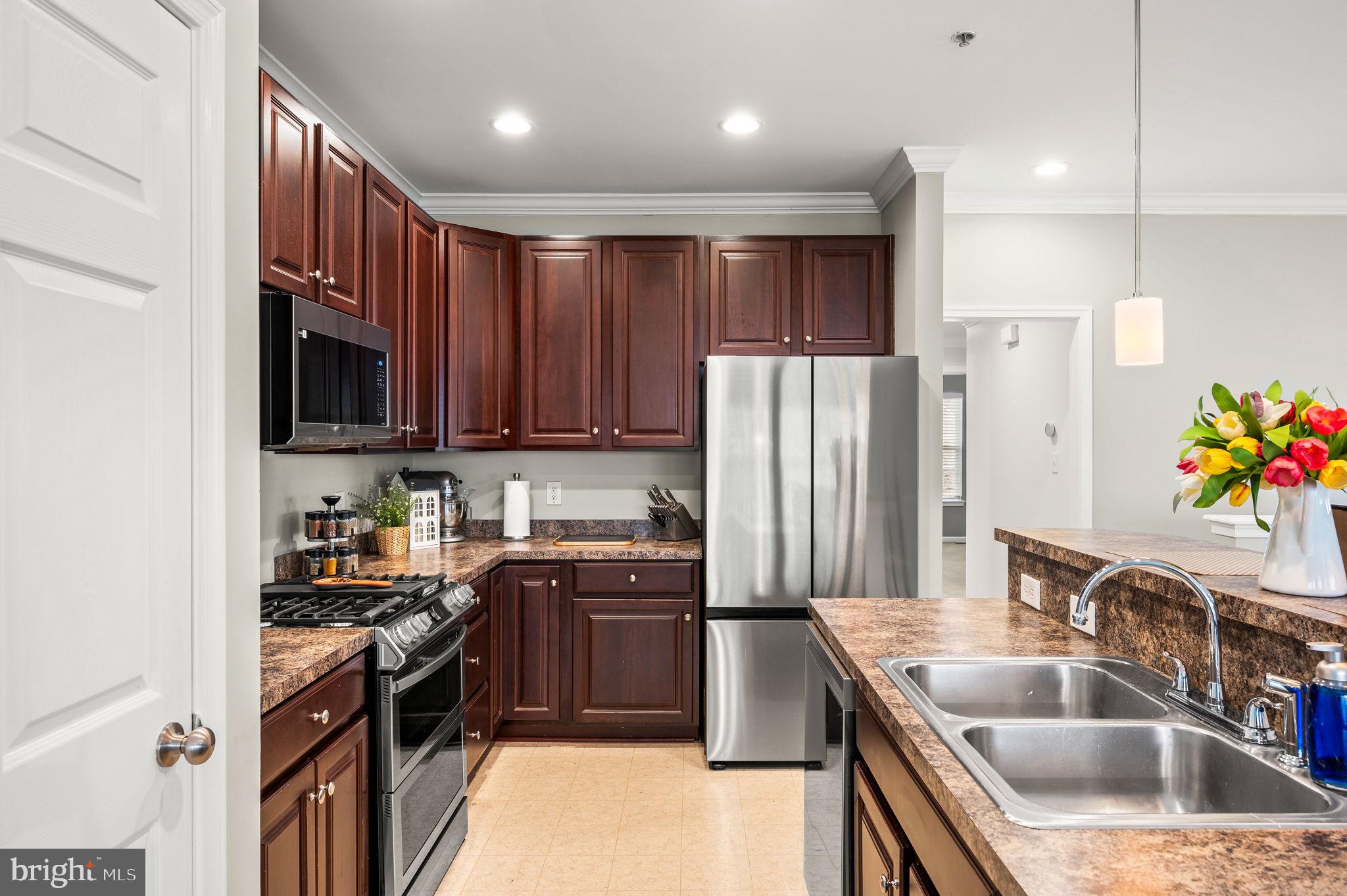 ROUND HILL - Residential