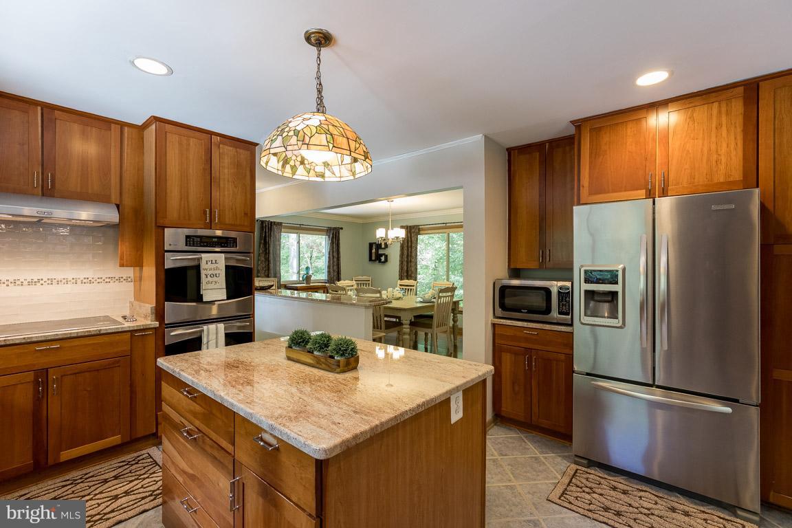 LAKE OCCOQUAN SHORES - Residential