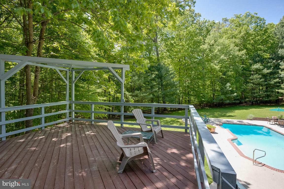 LAKE OCCOQUAN SHORES - Residential